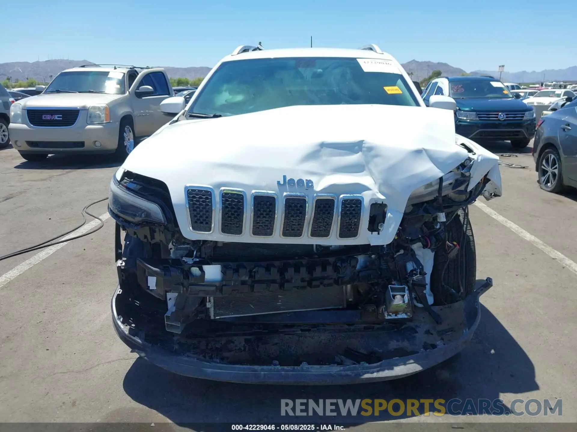 6 Photograph of a damaged car 1C4PJLLB6KD420089 JEEP CHEROKEE 2019