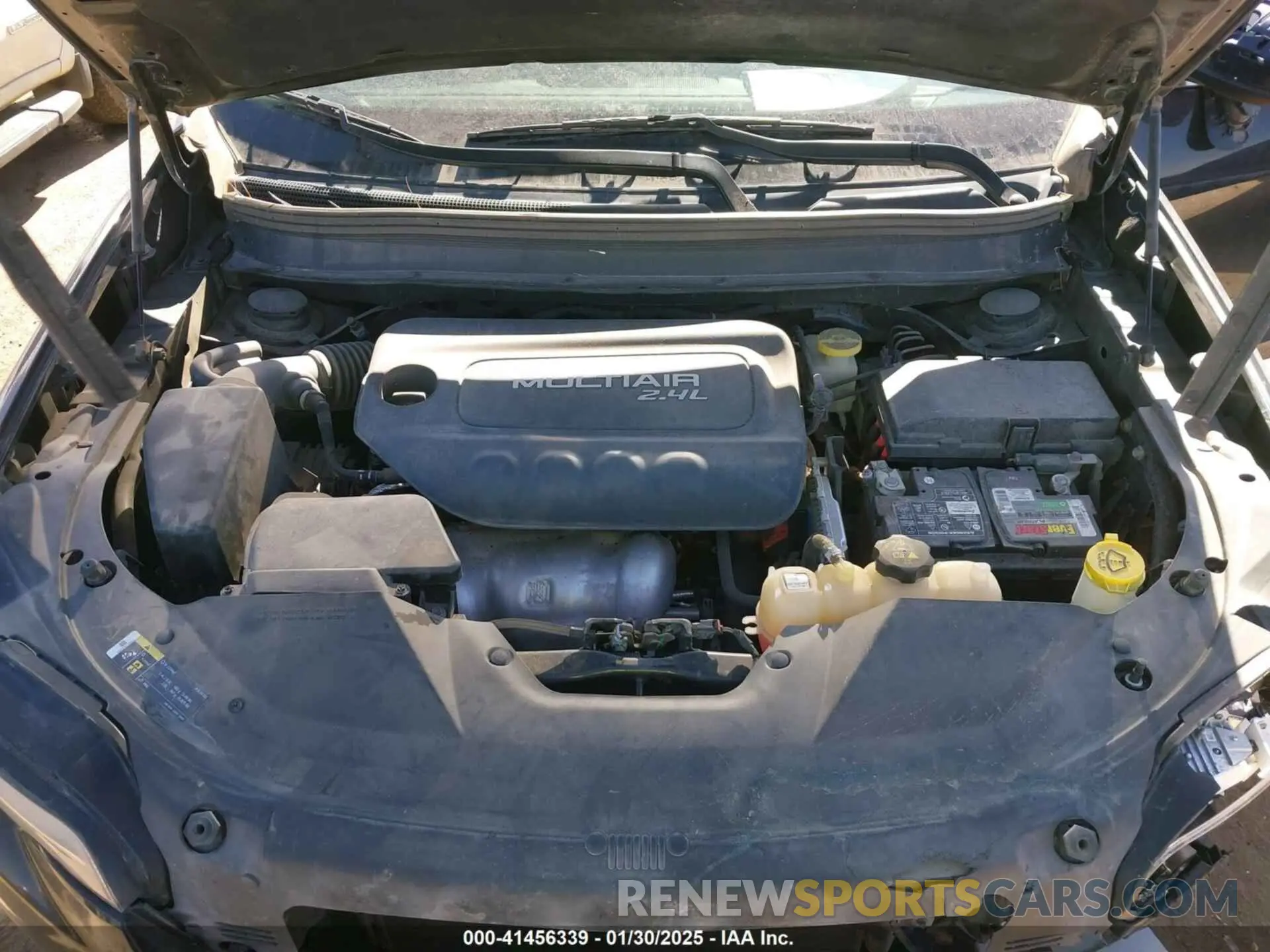 10 Photograph of a damaged car 1C4PJLLB7KD205935 JEEP CHEROKEE 2019