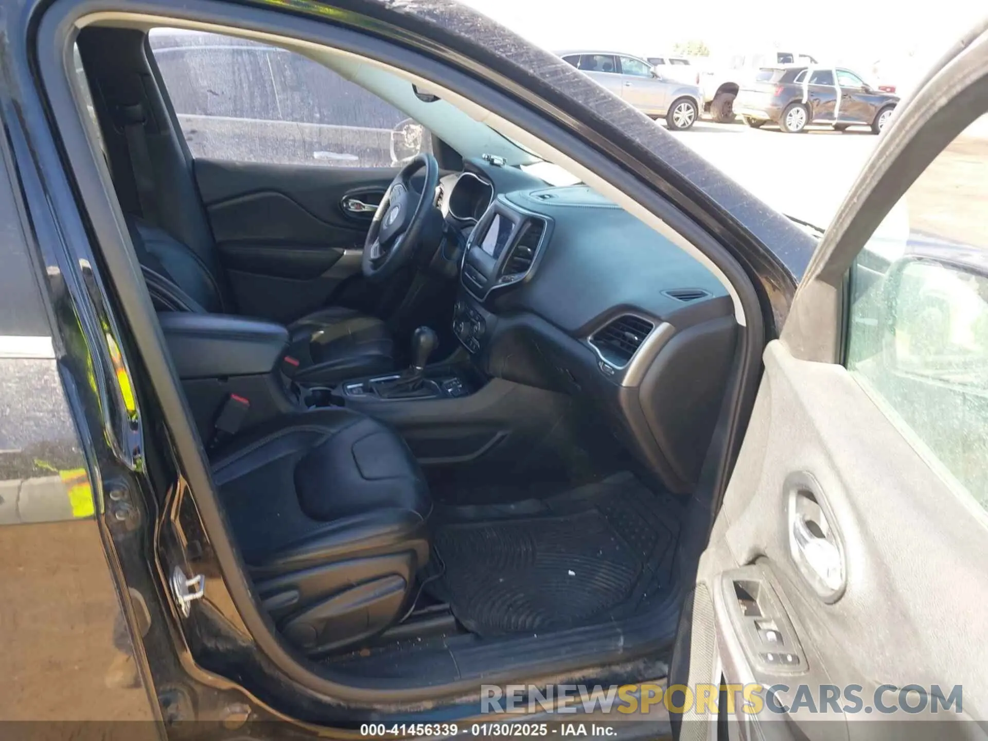 5 Photograph of a damaged car 1C4PJLLB7KD205935 JEEP CHEROKEE 2019