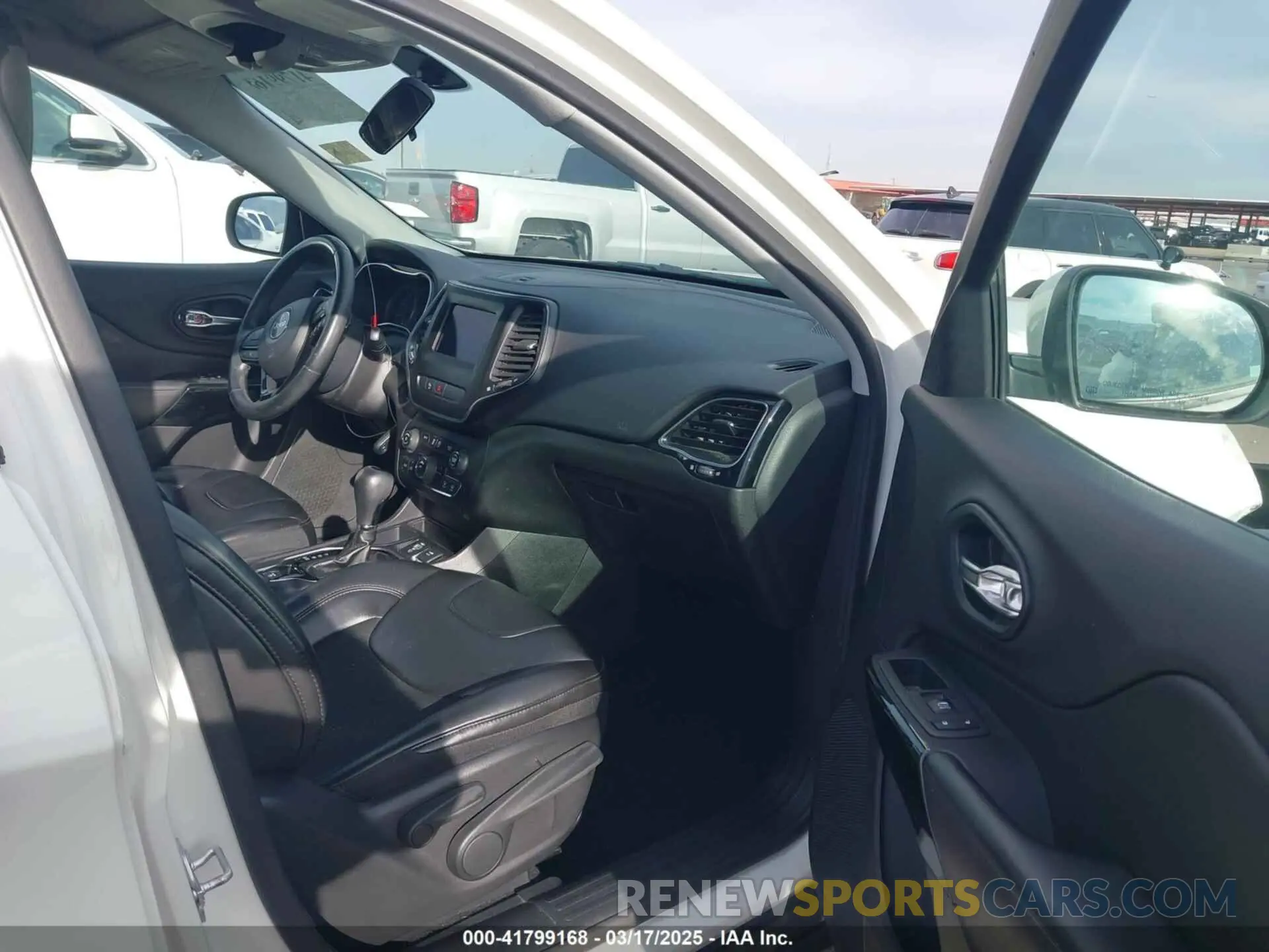 5 Photograph of a damaged car 1C4PJLLB7KD479071 JEEP CHEROKEE 2019