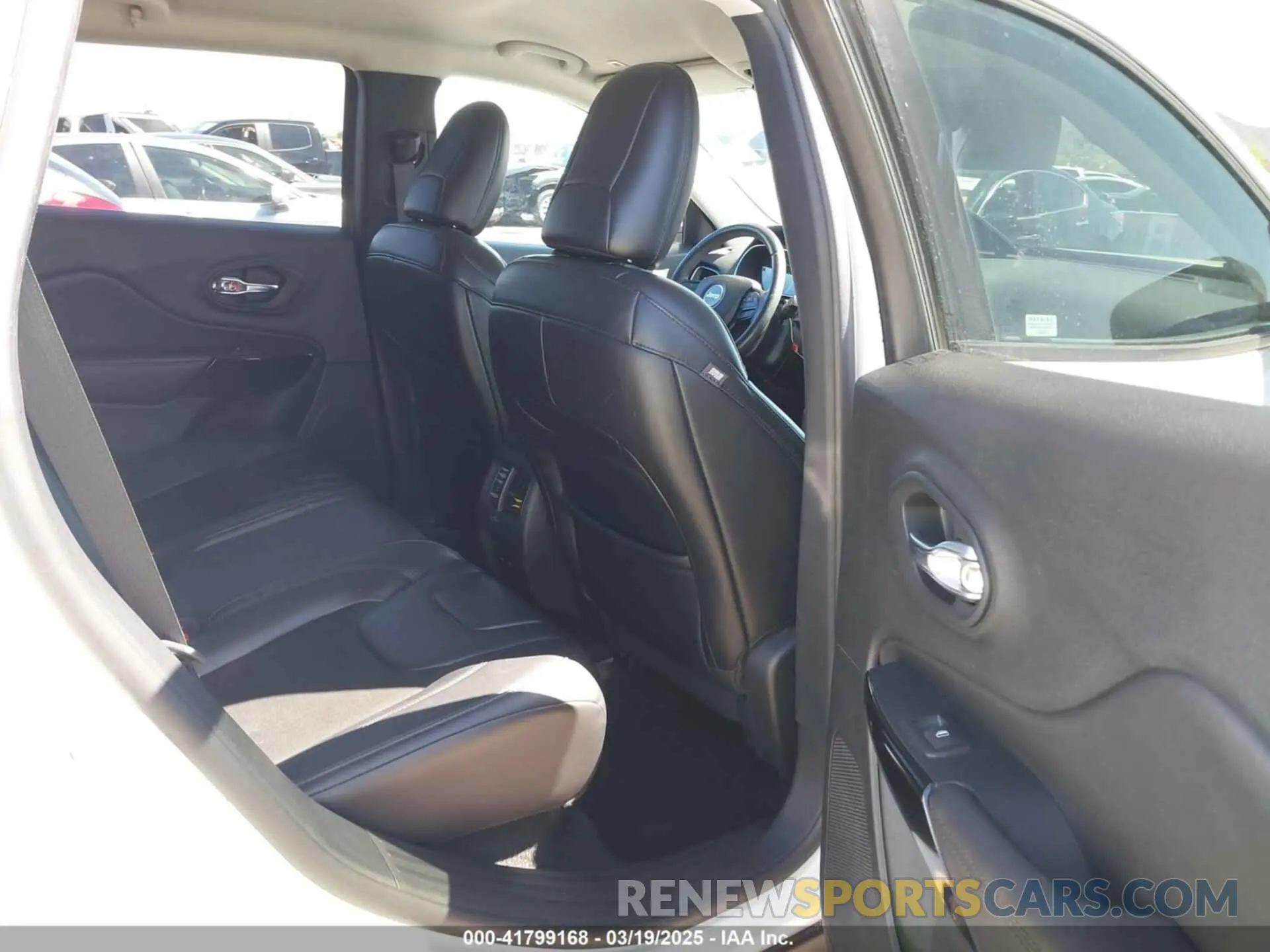 8 Photograph of a damaged car 1C4PJLLB7KD479071 JEEP CHEROKEE 2019