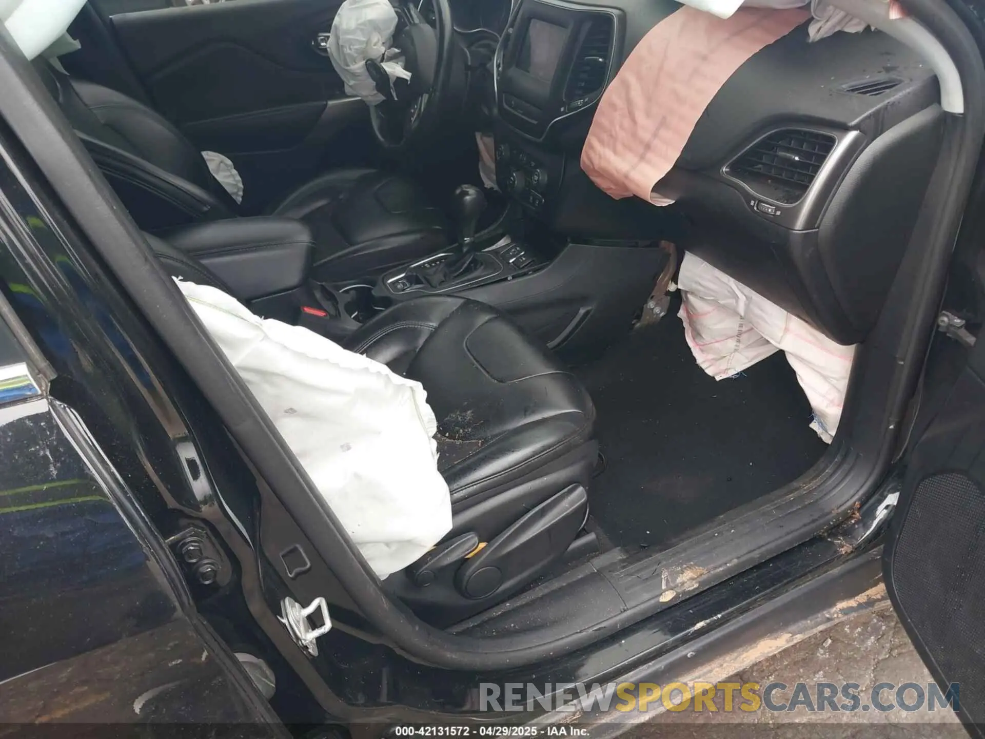 5 Photograph of a damaged car 1C4PJLLB7KD482634 JEEP CHEROKEE 2019