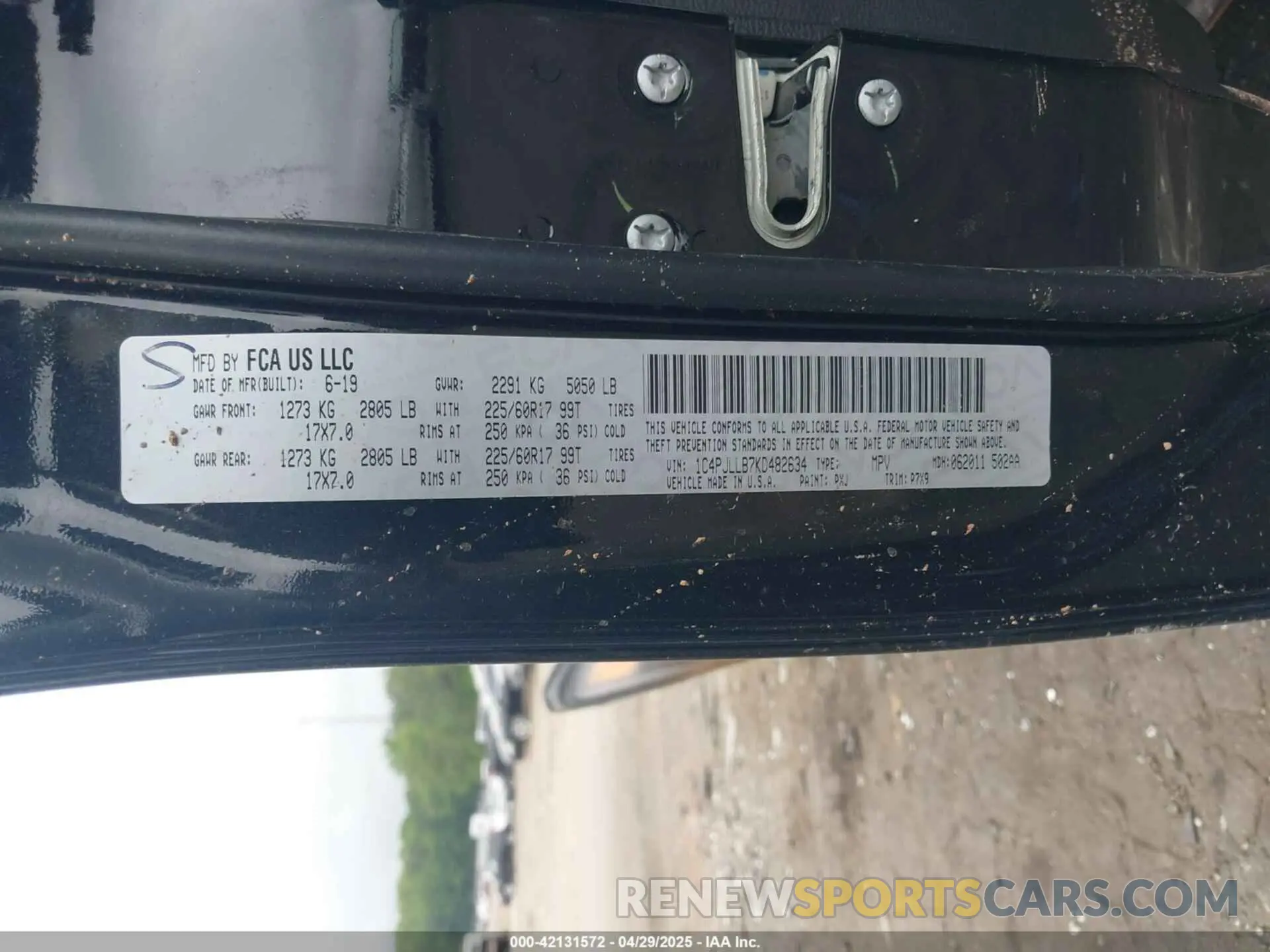 9 Photograph of a damaged car 1C4PJLLB7KD482634 JEEP CHEROKEE 2019