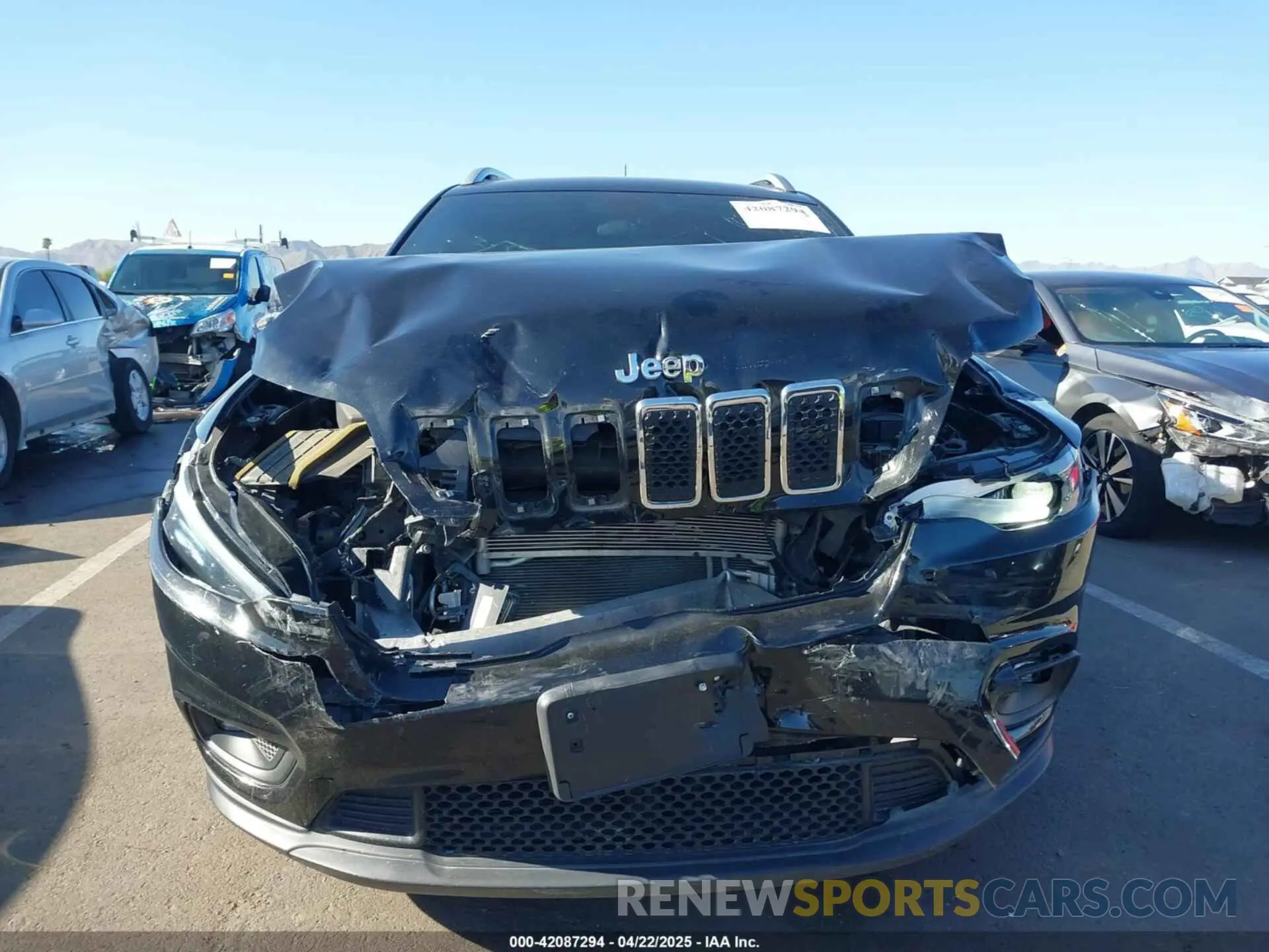 12 Photograph of a damaged car 1C4PJLLB9KD202938 JEEP CHEROKEE 2019