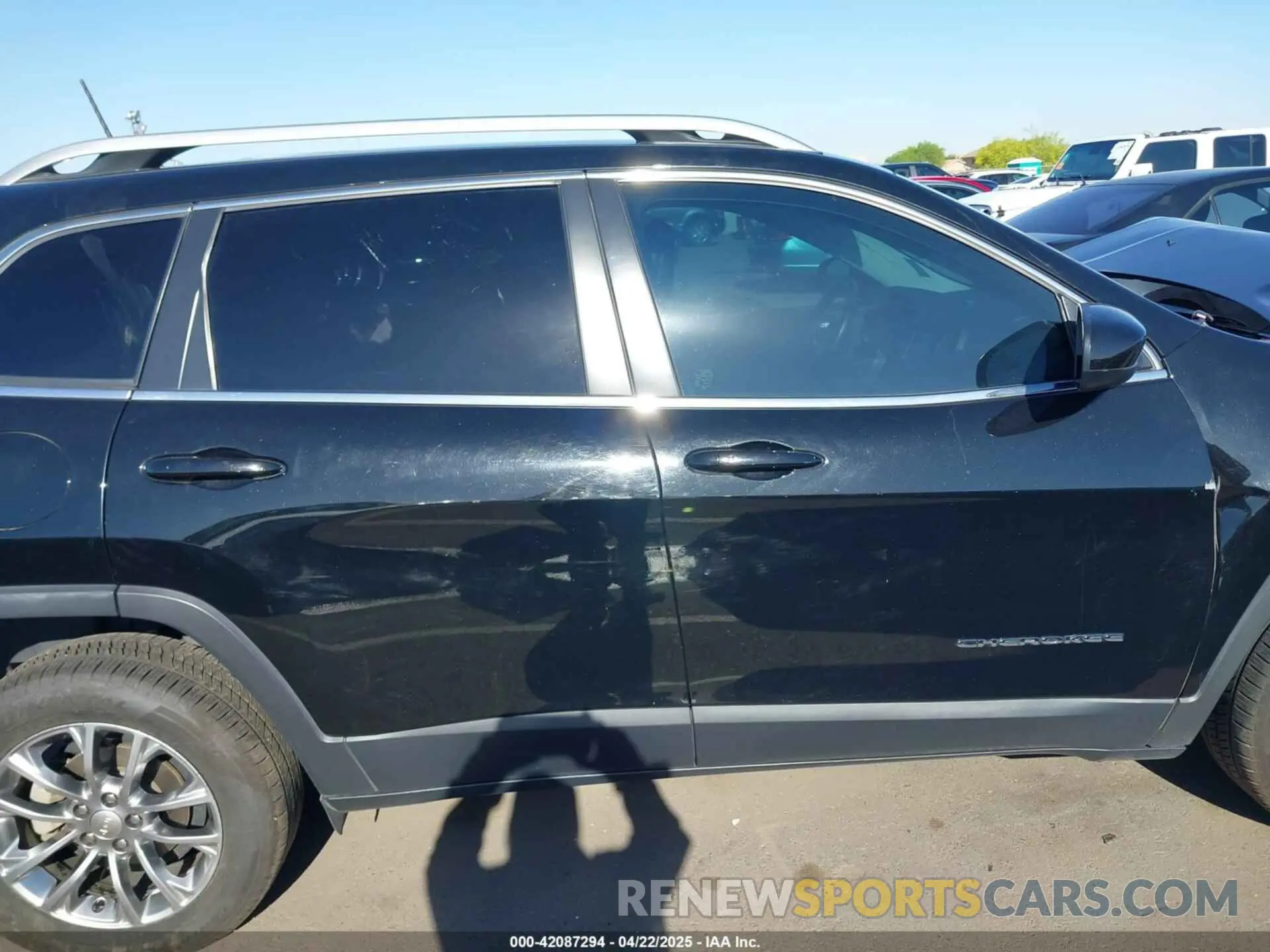 13 Photograph of a damaged car 1C4PJLLB9KD202938 JEEP CHEROKEE 2019