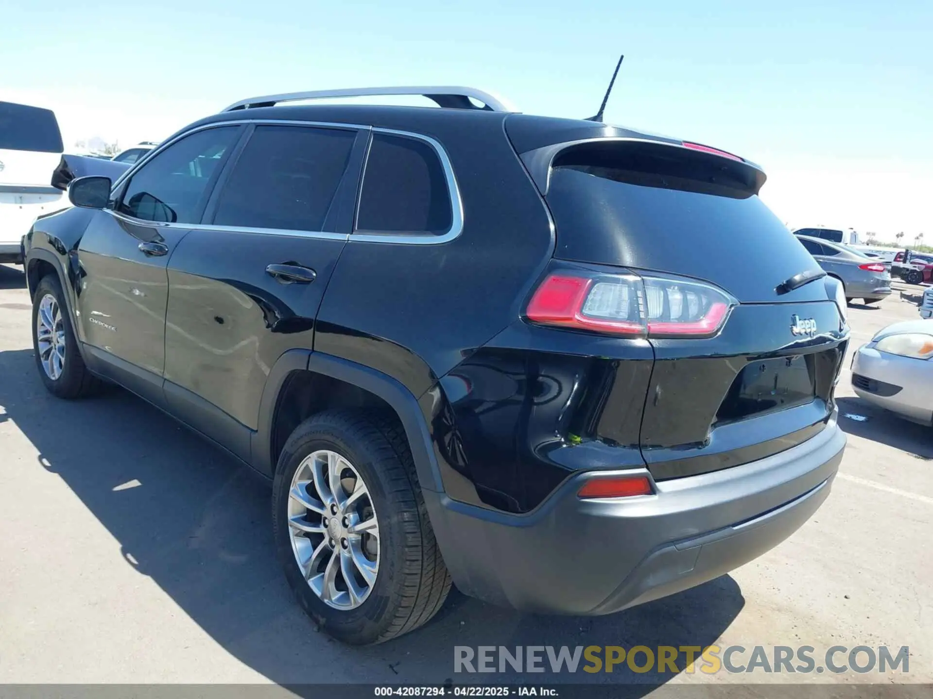 3 Photograph of a damaged car 1C4PJLLB9KD202938 JEEP CHEROKEE 2019