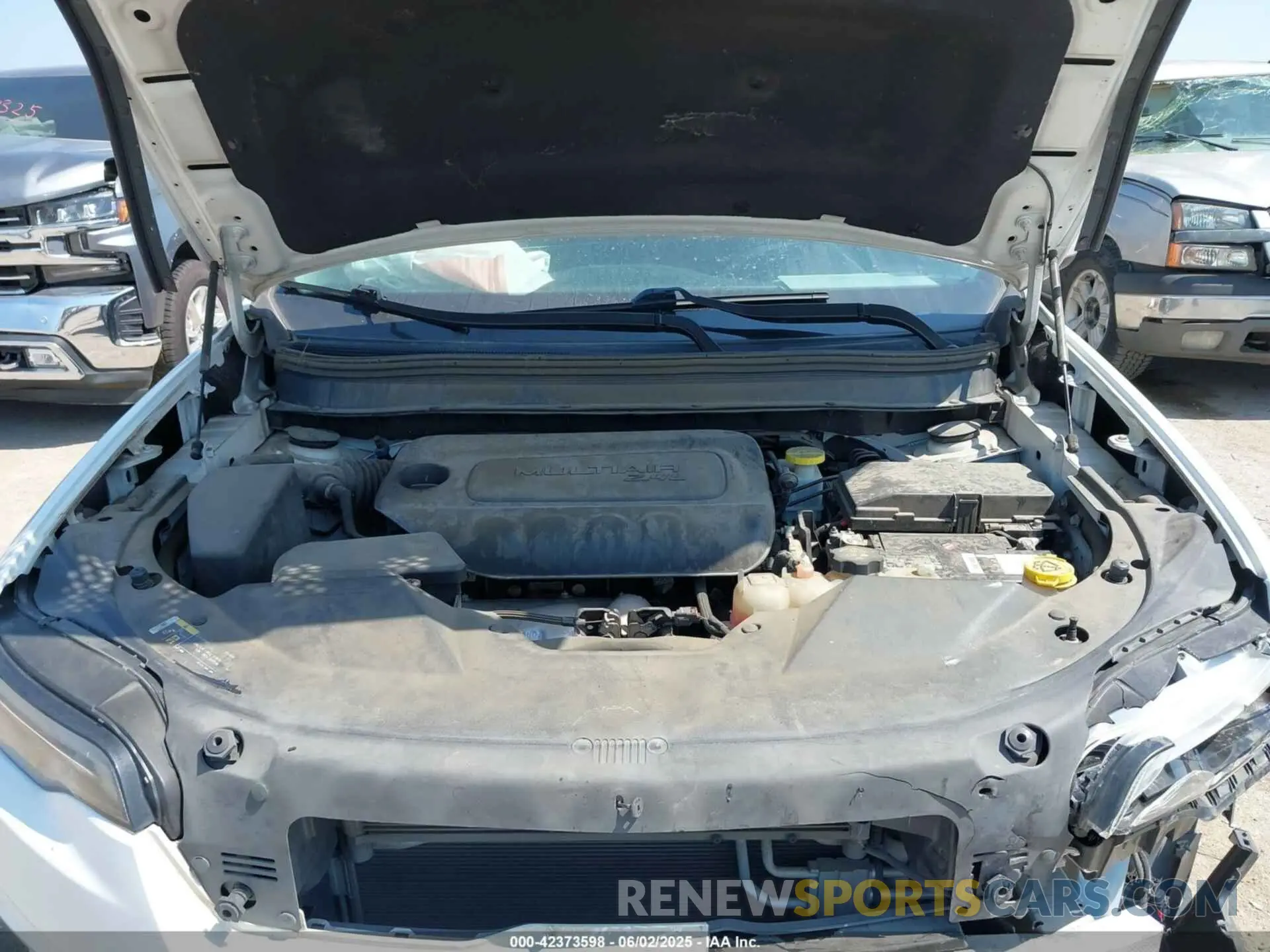 10 Photograph of a damaged car 1C4PJLLB9KD232828 JEEP CHEROKEE 2019