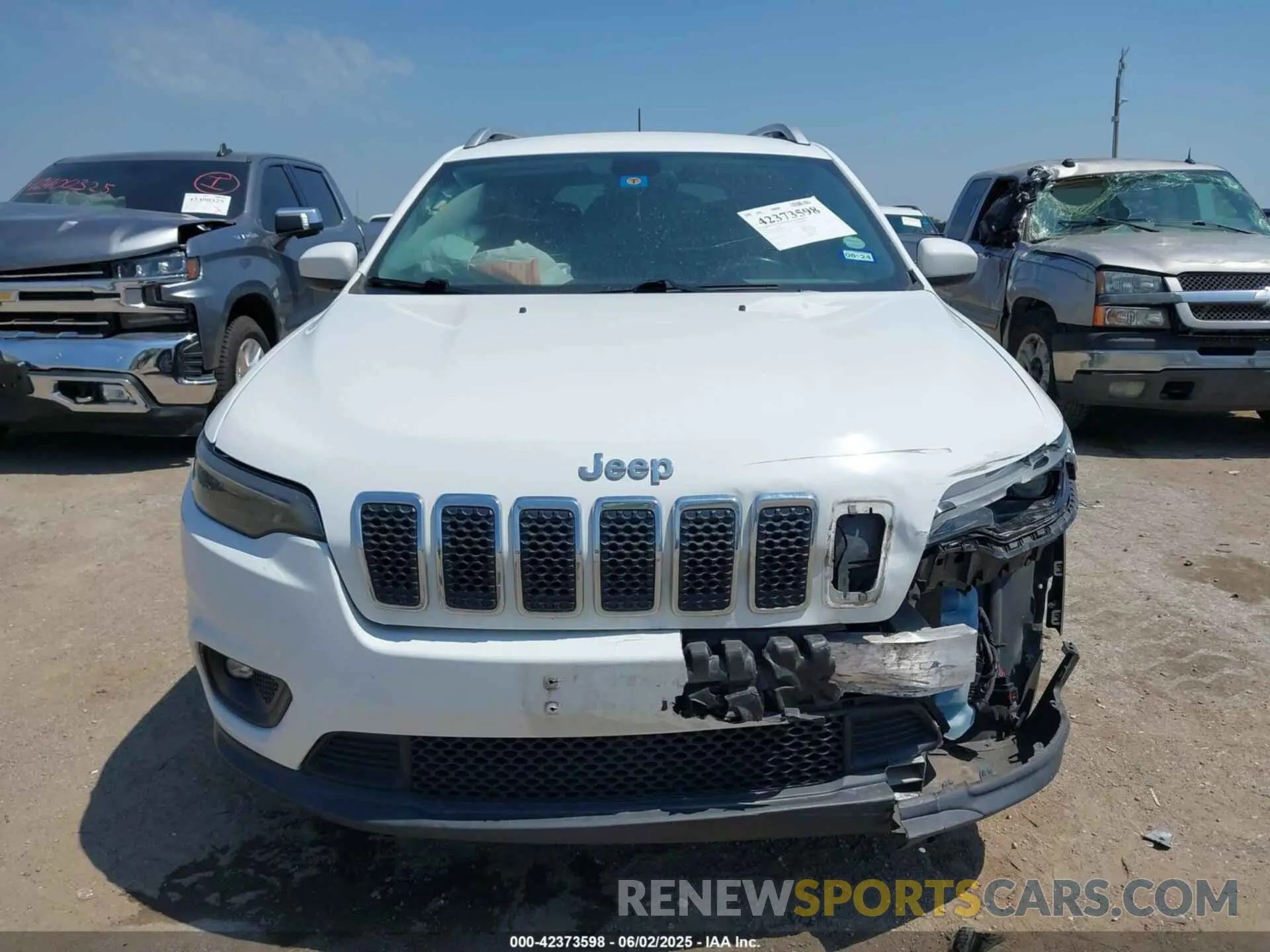 13 Photograph of a damaged car 1C4PJLLB9KD232828 JEEP CHEROKEE 2019