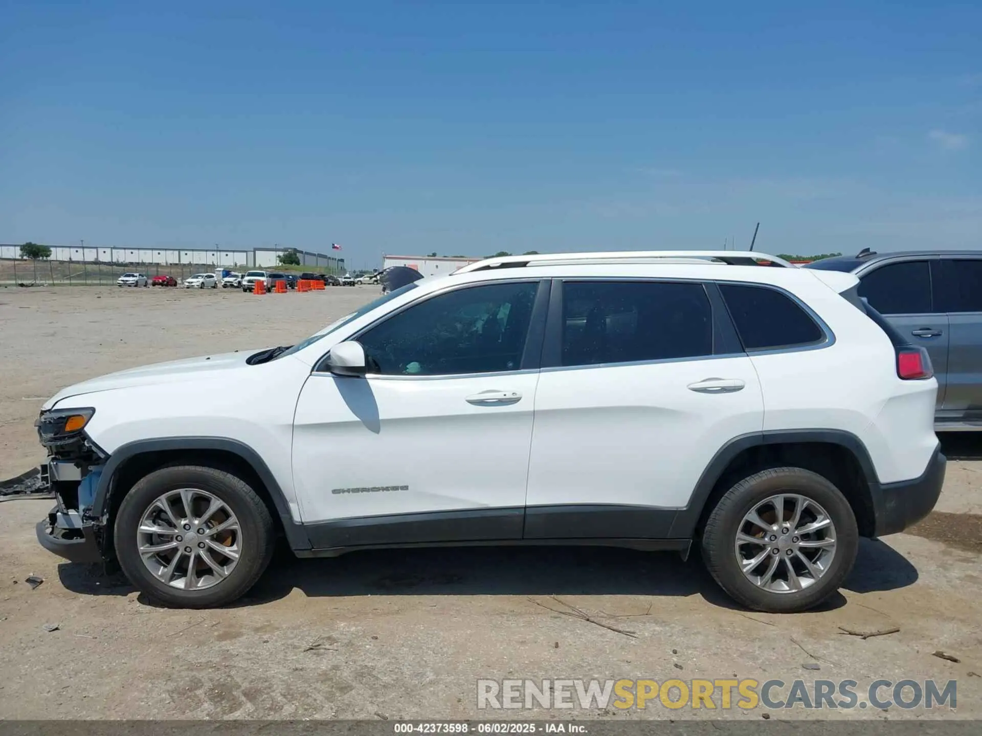 15 Photograph of a damaged car 1C4PJLLB9KD232828 JEEP CHEROKEE 2019