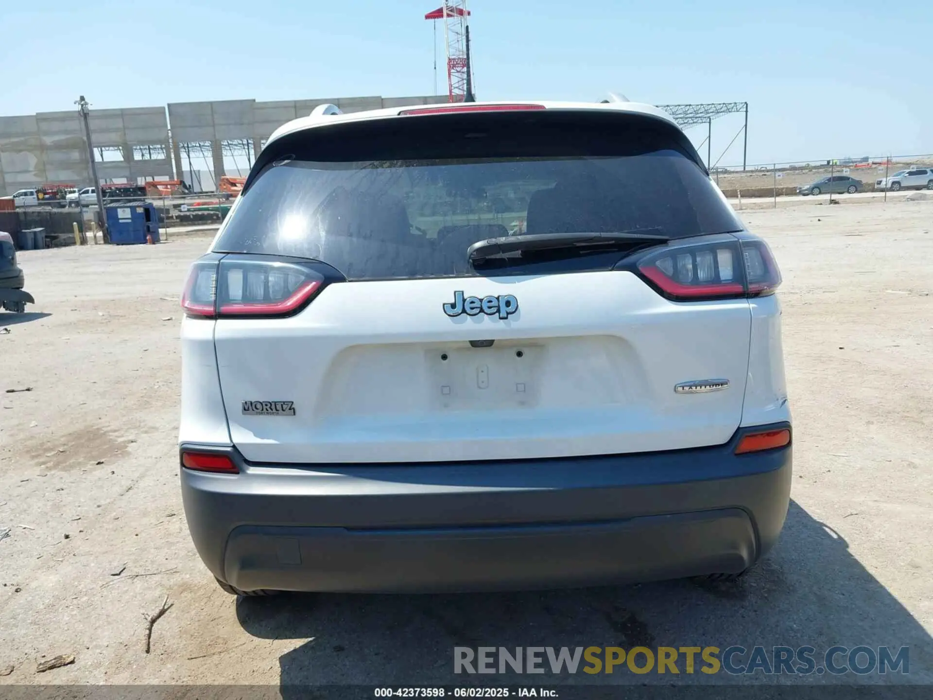 17 Photograph of a damaged car 1C4PJLLB9KD232828 JEEP CHEROKEE 2019