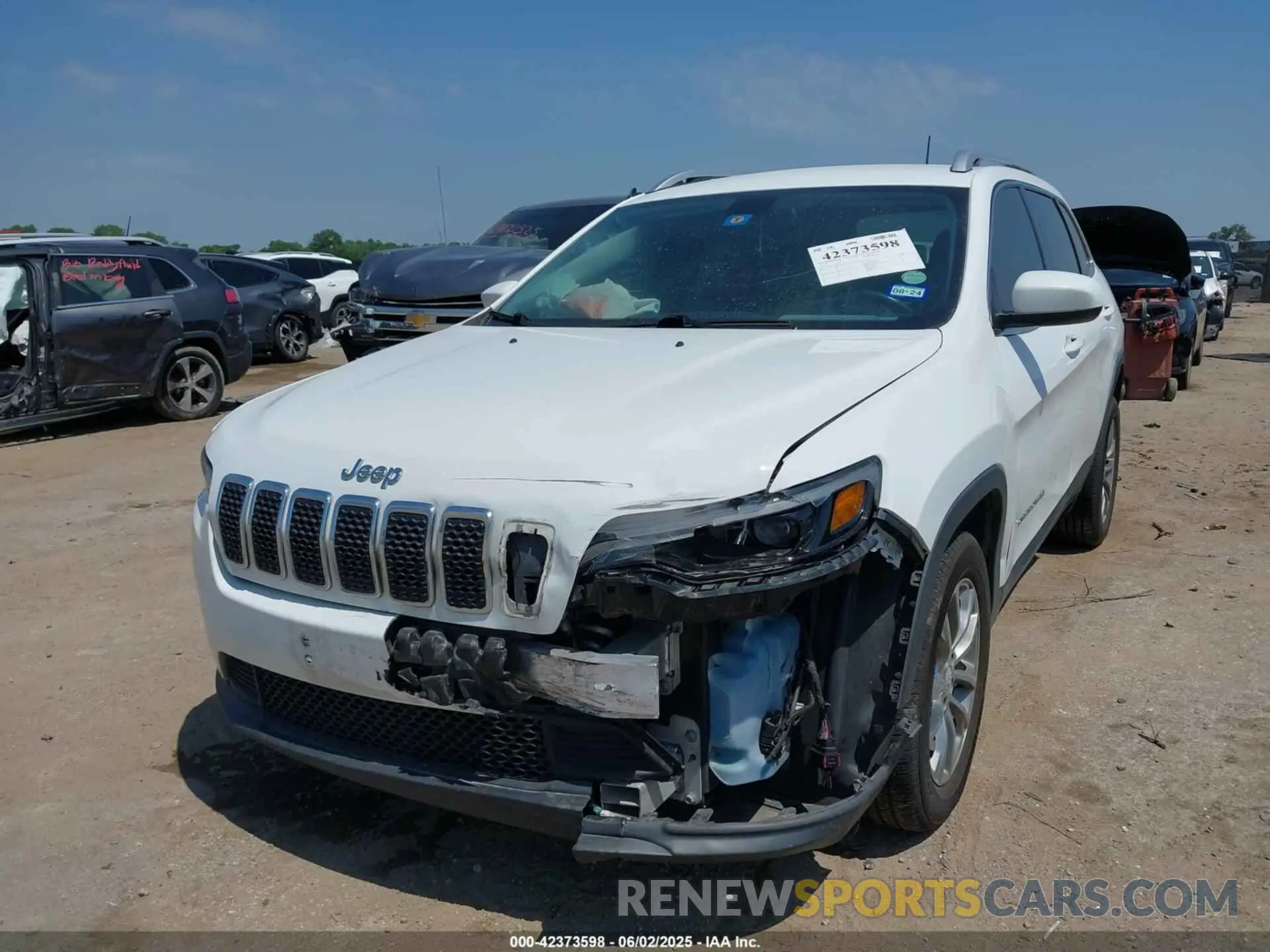 2 Photograph of a damaged car 1C4PJLLB9KD232828 JEEP CHEROKEE 2019