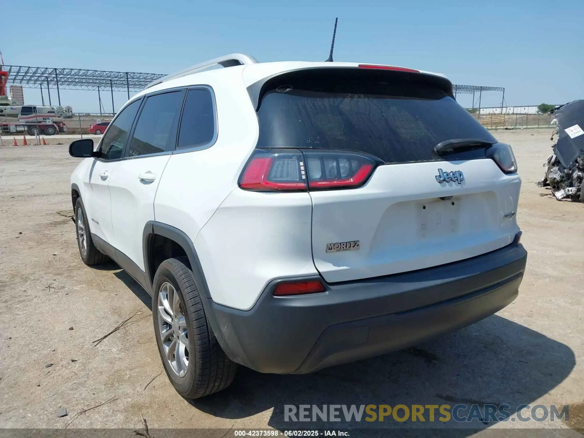 3 Photograph of a damaged car 1C4PJLLB9KD232828 JEEP CHEROKEE 2019