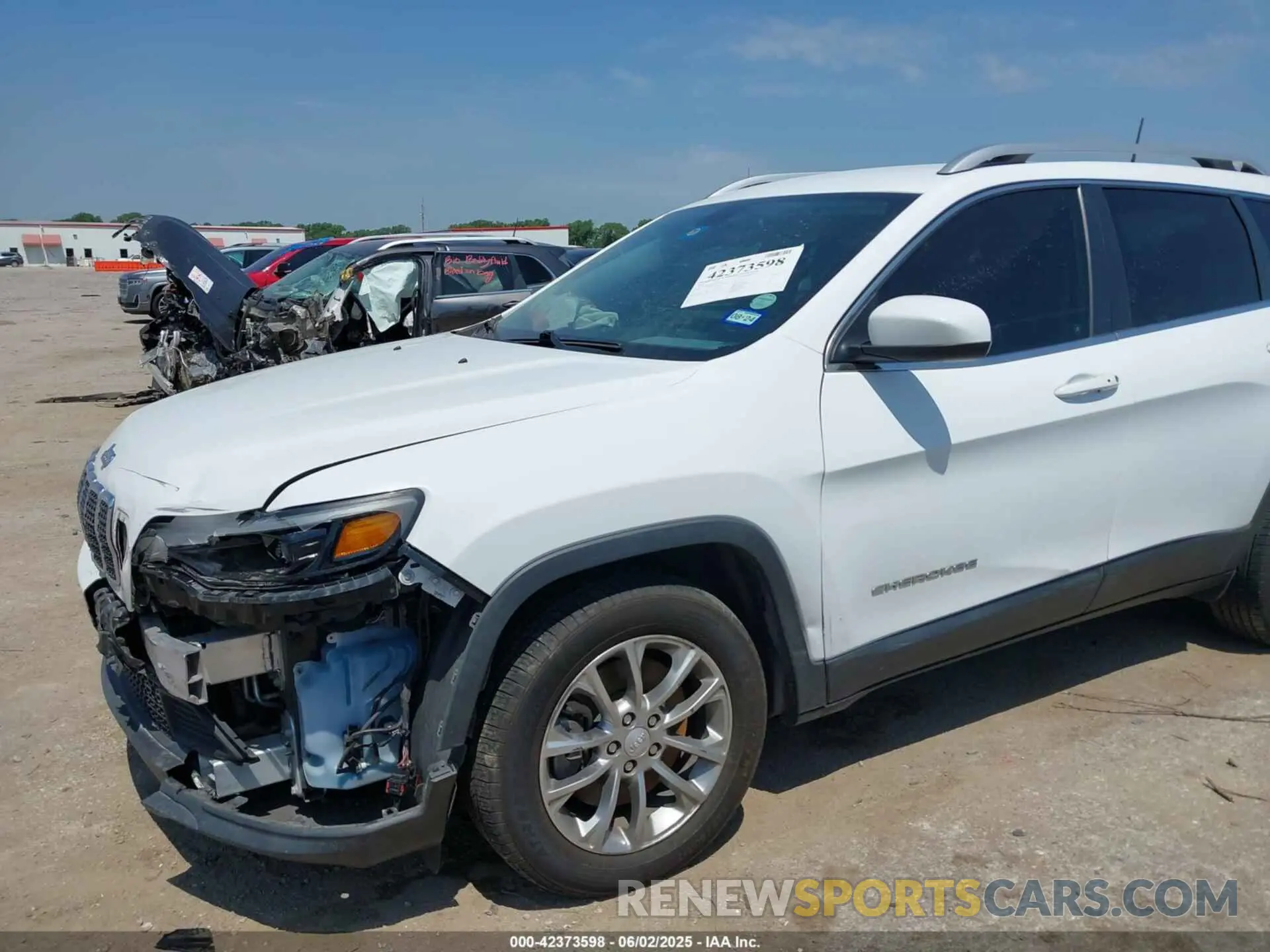6 Photograph of a damaged car 1C4PJLLB9KD232828 JEEP CHEROKEE 2019