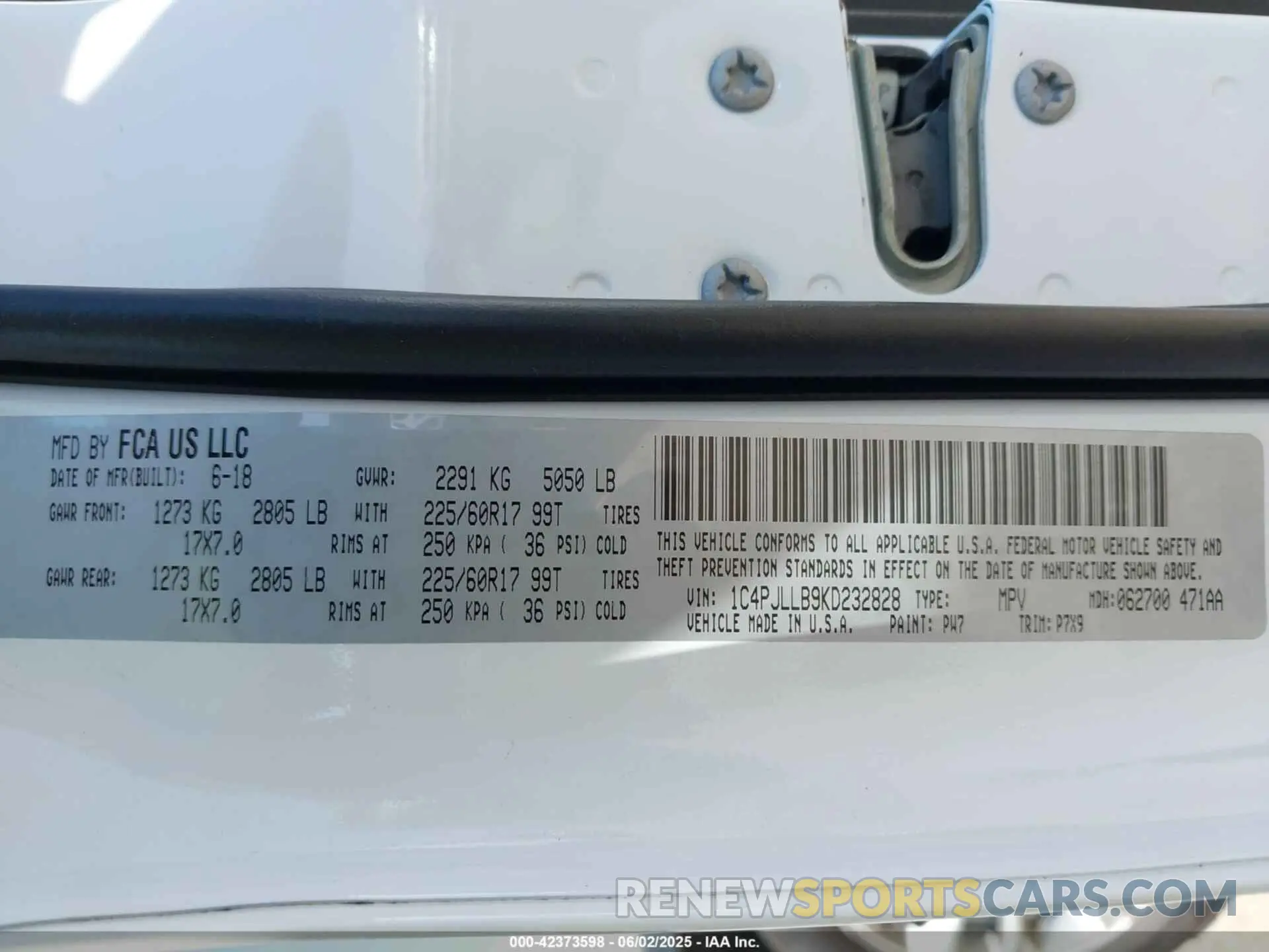 9 Photograph of a damaged car 1C4PJLLB9KD232828 JEEP CHEROKEE 2019