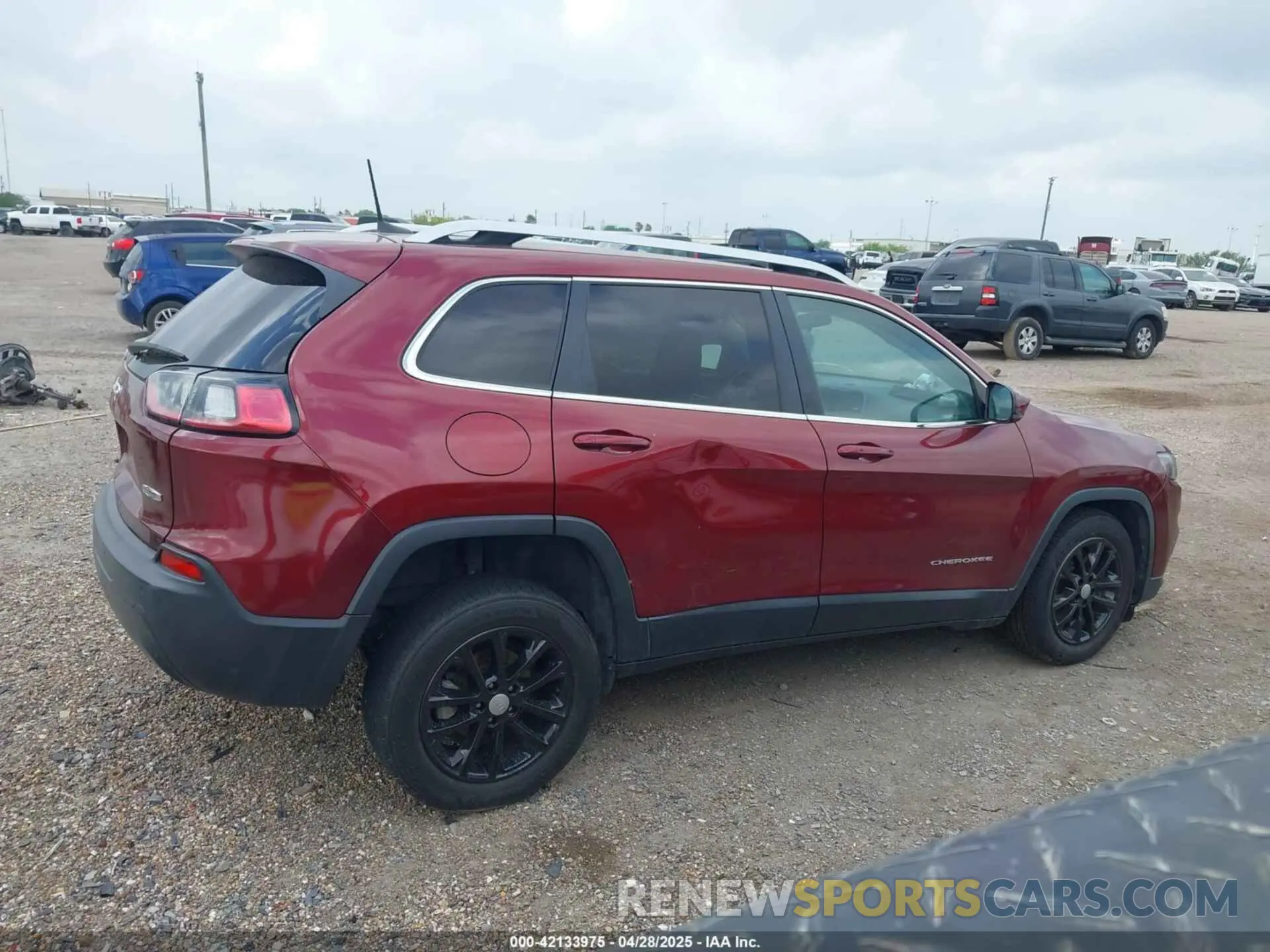 13 Photograph of a damaged car 1C4PJLLB9KD404257 JEEP CHEROKEE 2019