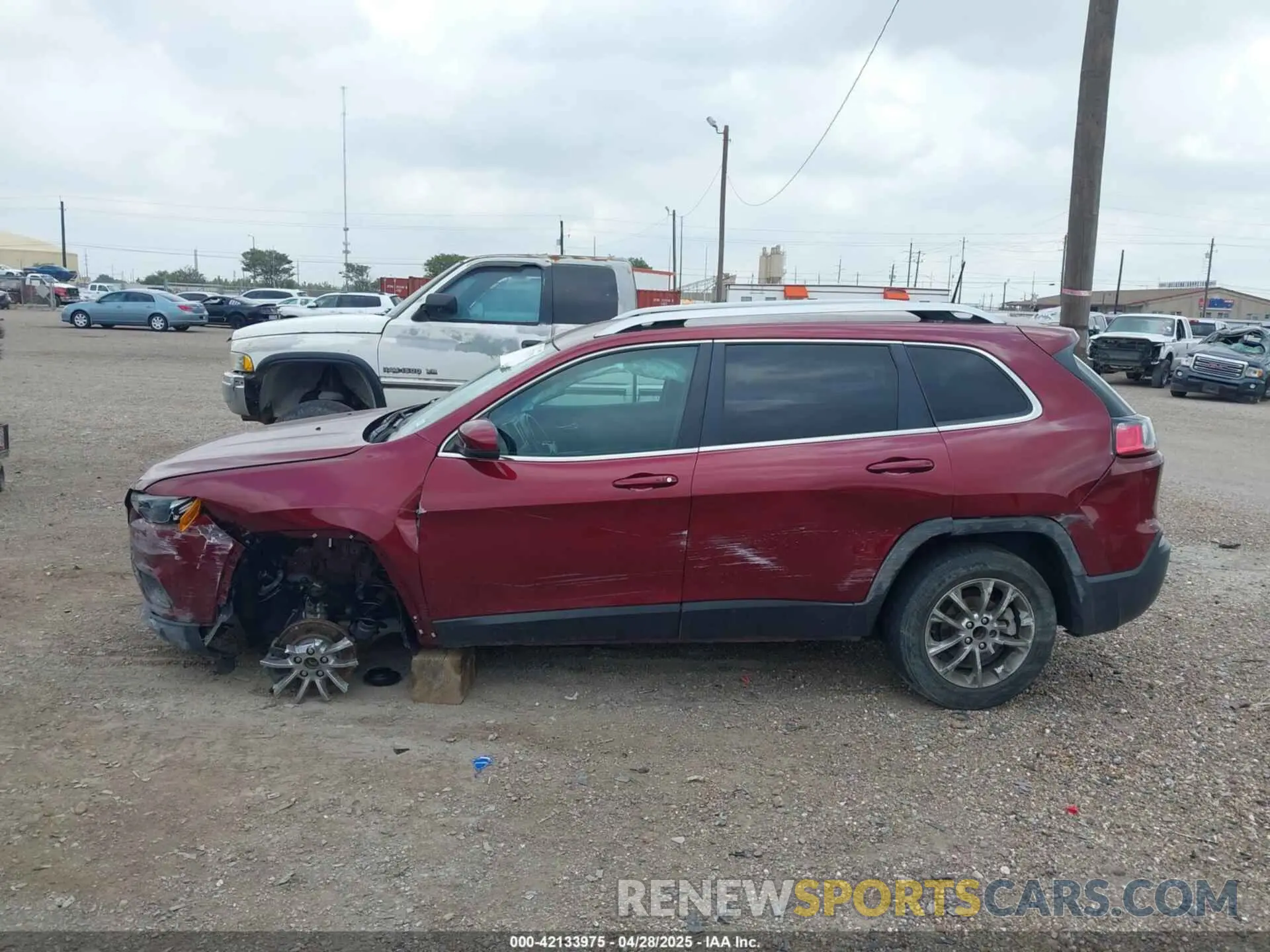 14 Photograph of a damaged car 1C4PJLLB9KD404257 JEEP CHEROKEE 2019