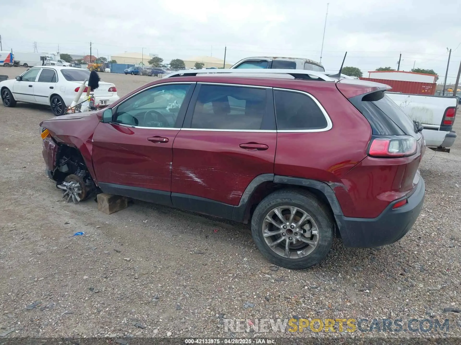 3 Photograph of a damaged car 1C4PJLLB9KD404257 JEEP CHEROKEE 2019