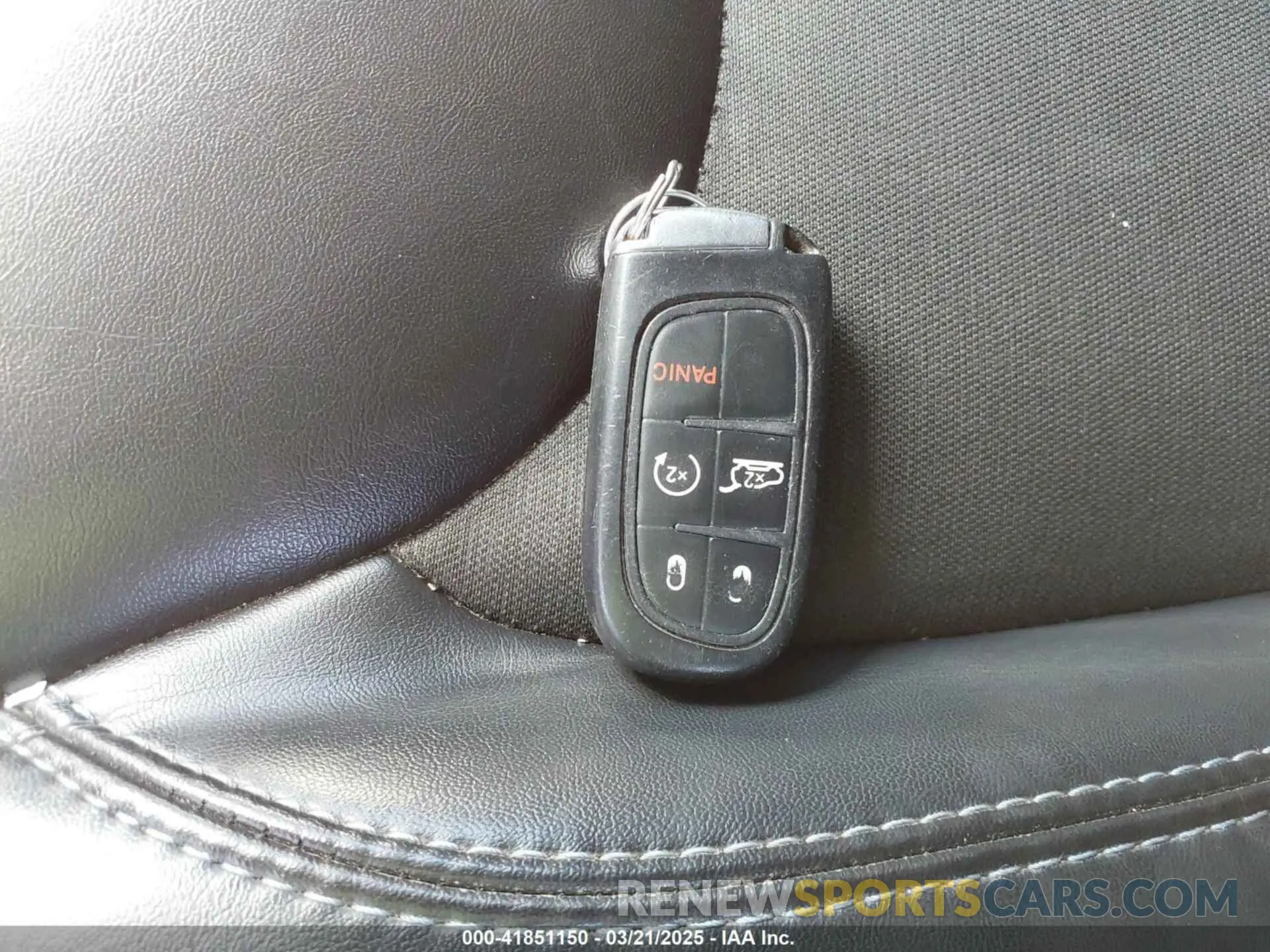11 Photograph of a damaged car 1C4PJLLBXKD176124 JEEP CHEROKEE 2019