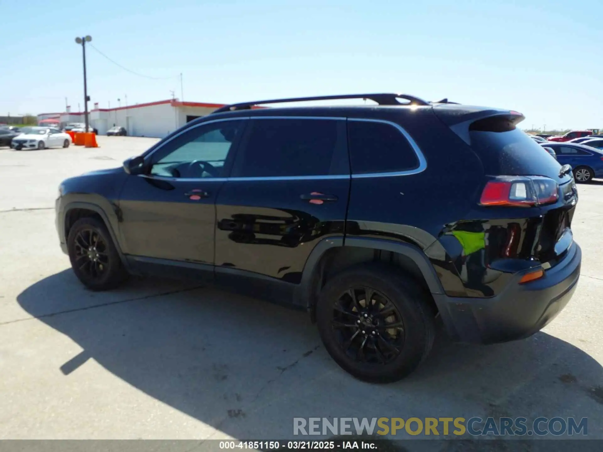 14 Photograph of a damaged car 1C4PJLLBXKD176124 JEEP CHEROKEE 2019