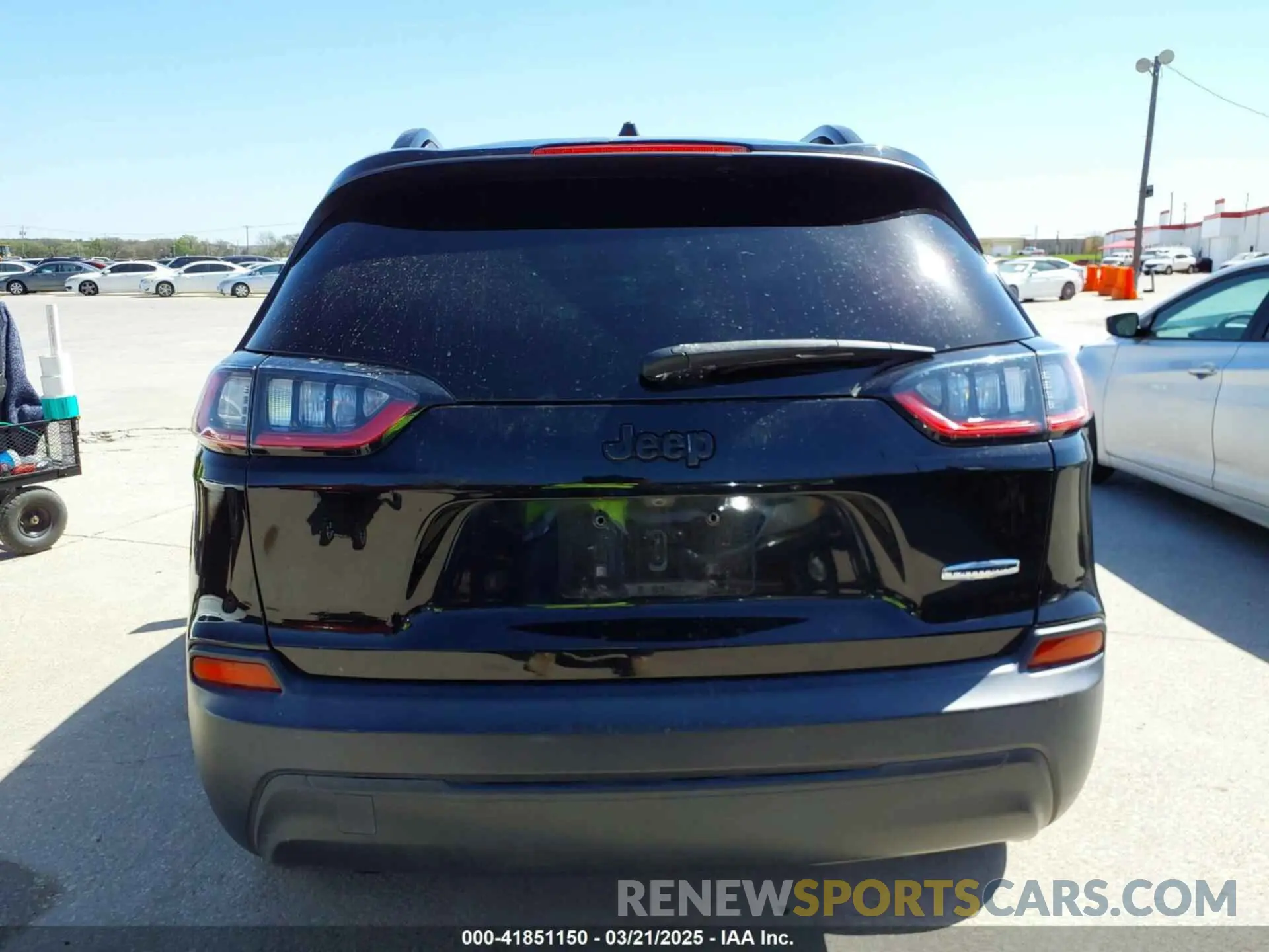 16 Photograph of a damaged car 1C4PJLLBXKD176124 JEEP CHEROKEE 2019