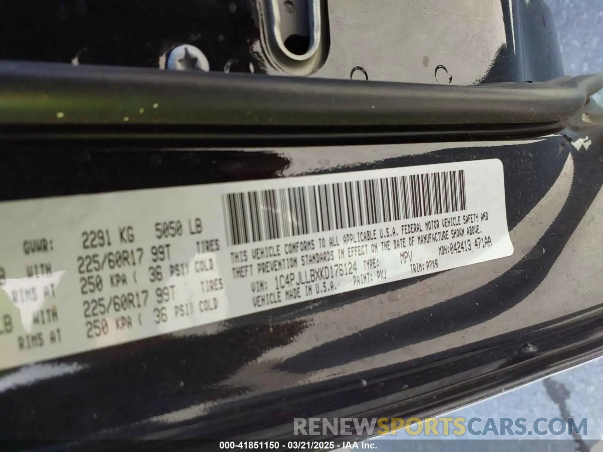 9 Photograph of a damaged car 1C4PJLLBXKD176124 JEEP CHEROKEE 2019