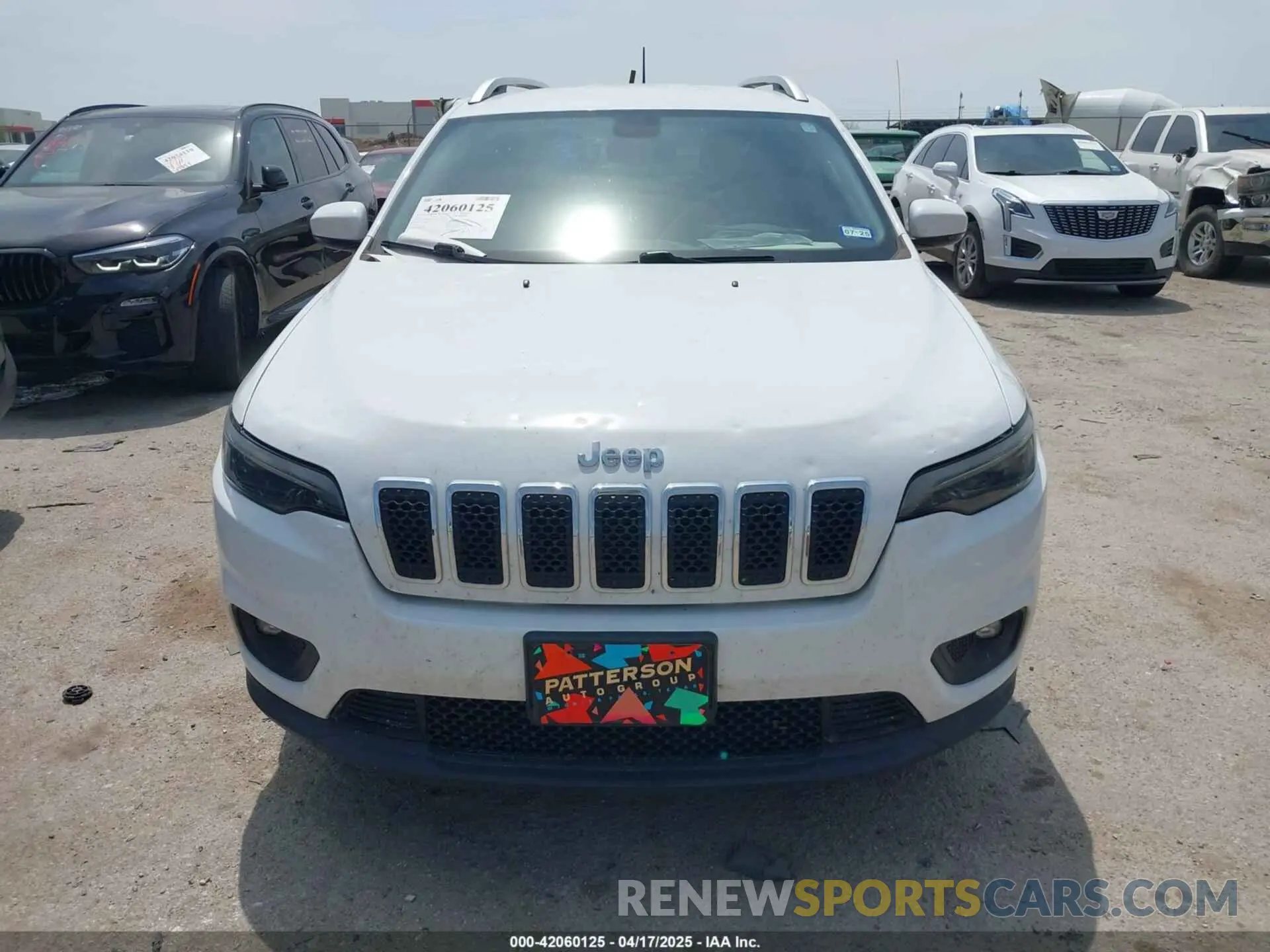 12 Photograph of a damaged car 1C4PJLLBXKD220221 JEEP CHEROKEE 2019