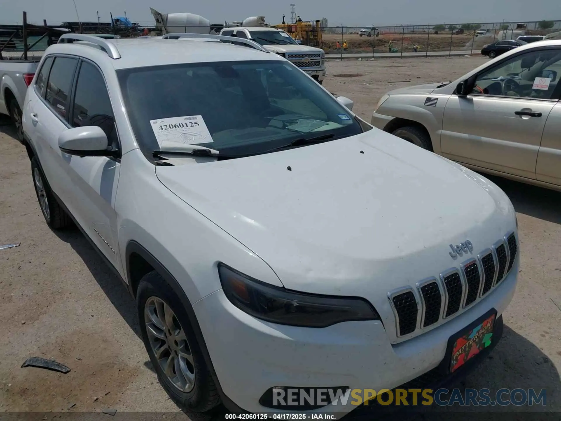 17 Photograph of a damaged car 1C4PJLLBXKD220221 JEEP CHEROKEE 2019