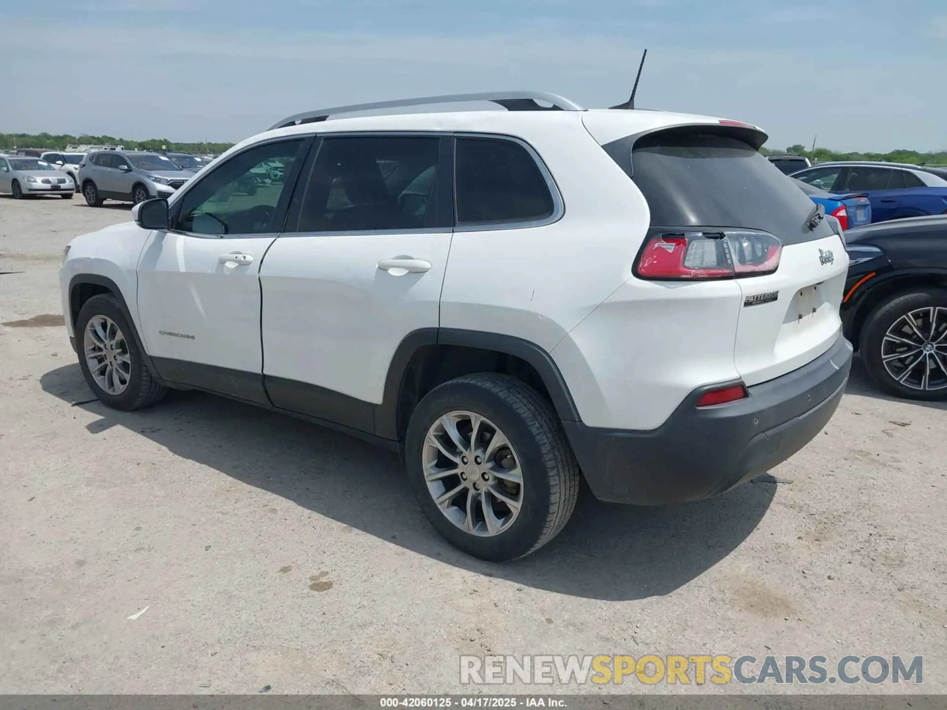 3 Photograph of a damaged car 1C4PJLLBXKD220221 JEEP CHEROKEE 2019