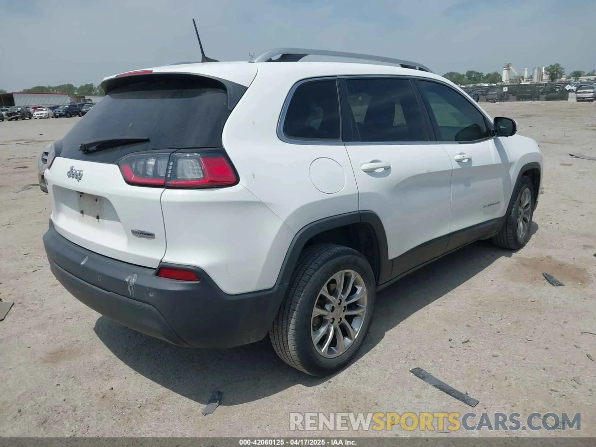 4 Photograph of a damaged car 1C4PJLLBXKD220221 JEEP CHEROKEE 2019