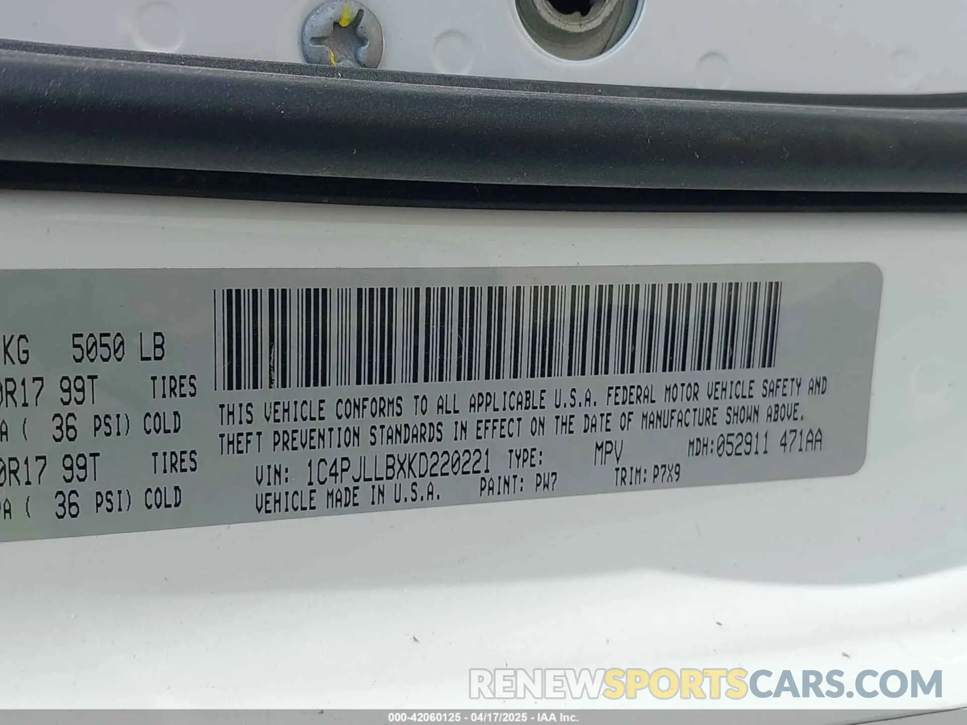 9 Photograph of a damaged car 1C4PJLLBXKD220221 JEEP CHEROKEE 2019