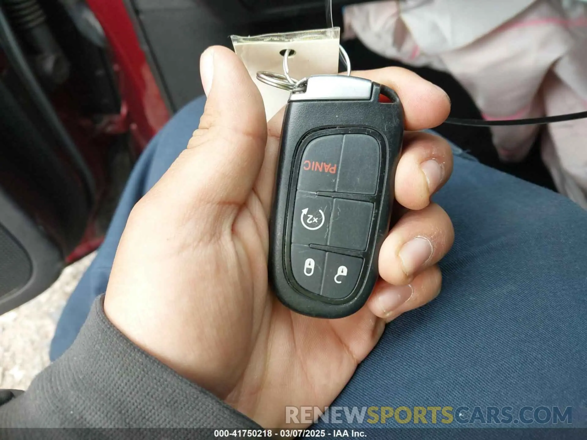 11 Photograph of a damaged car 1C4PJLLBXKD278488 JEEP CHEROKEE 2019