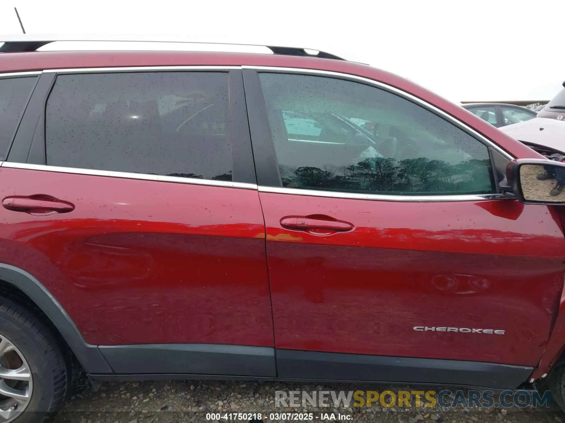 14 Photograph of a damaged car 1C4PJLLBXKD278488 JEEP CHEROKEE 2019