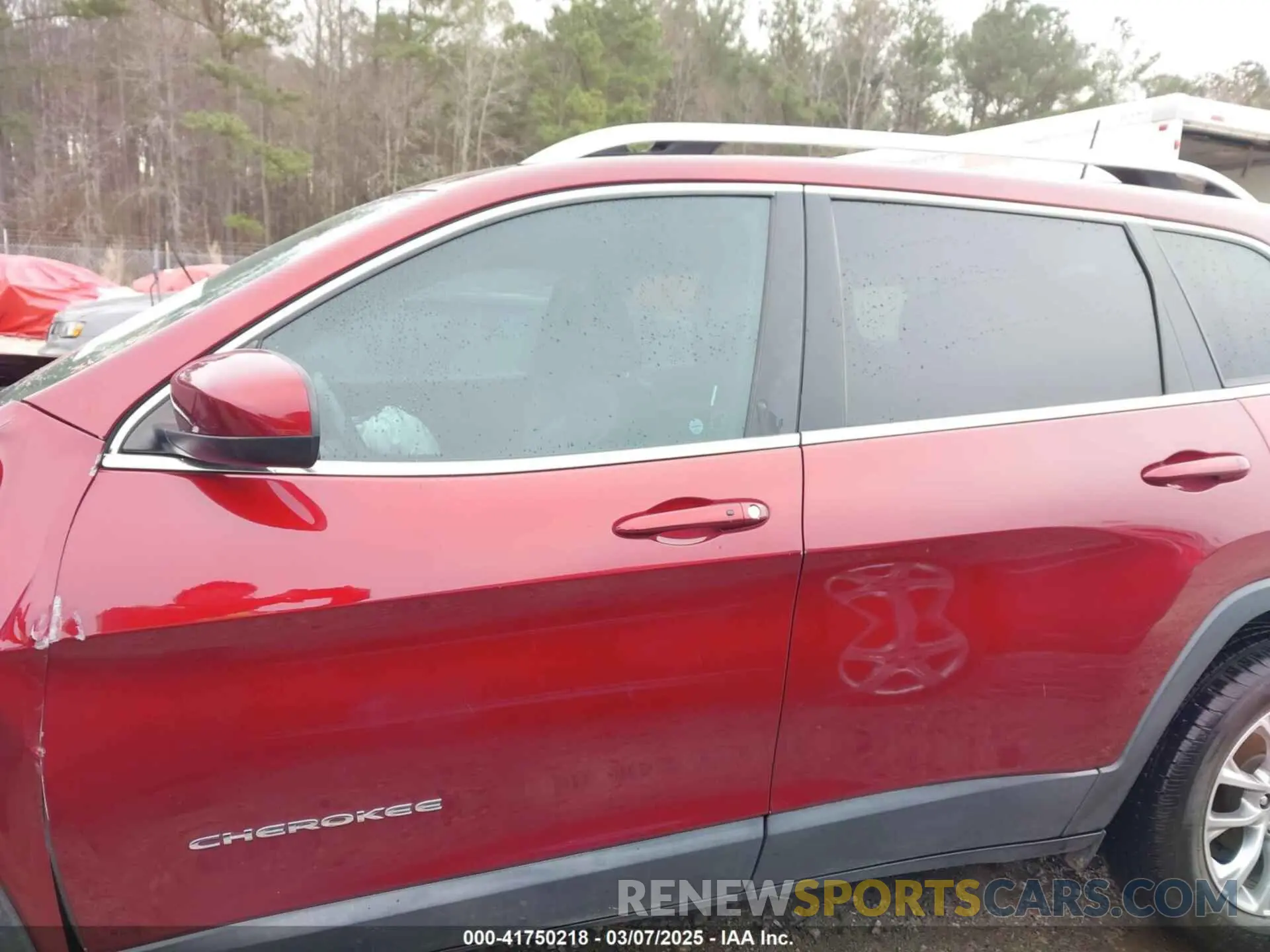 15 Photograph of a damaged car 1C4PJLLBXKD278488 JEEP CHEROKEE 2019