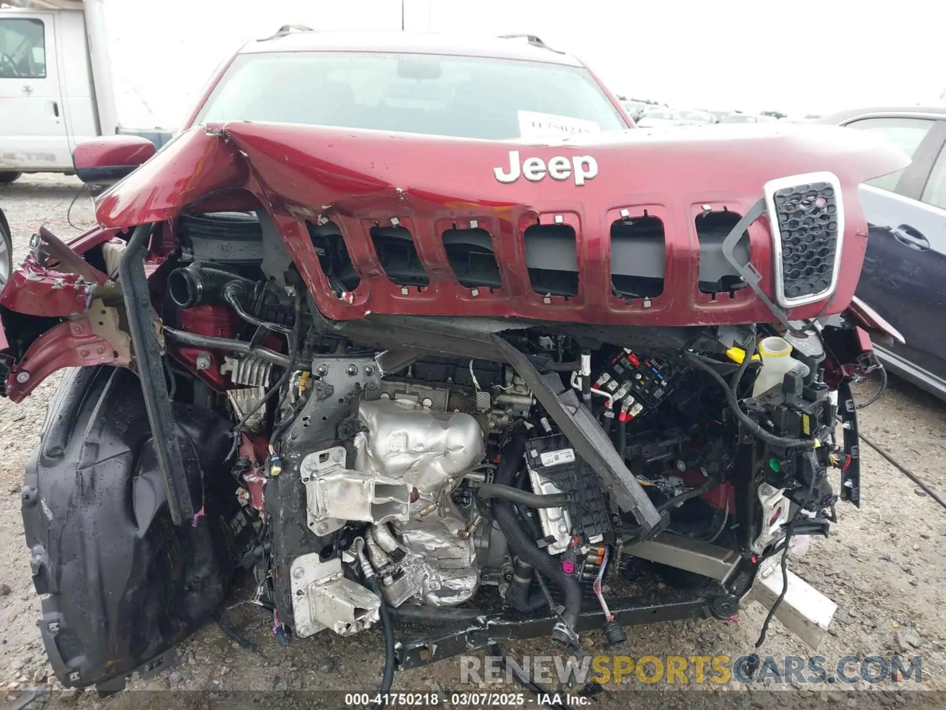 18 Photograph of a damaged car 1C4PJLLBXKD278488 JEEP CHEROKEE 2019