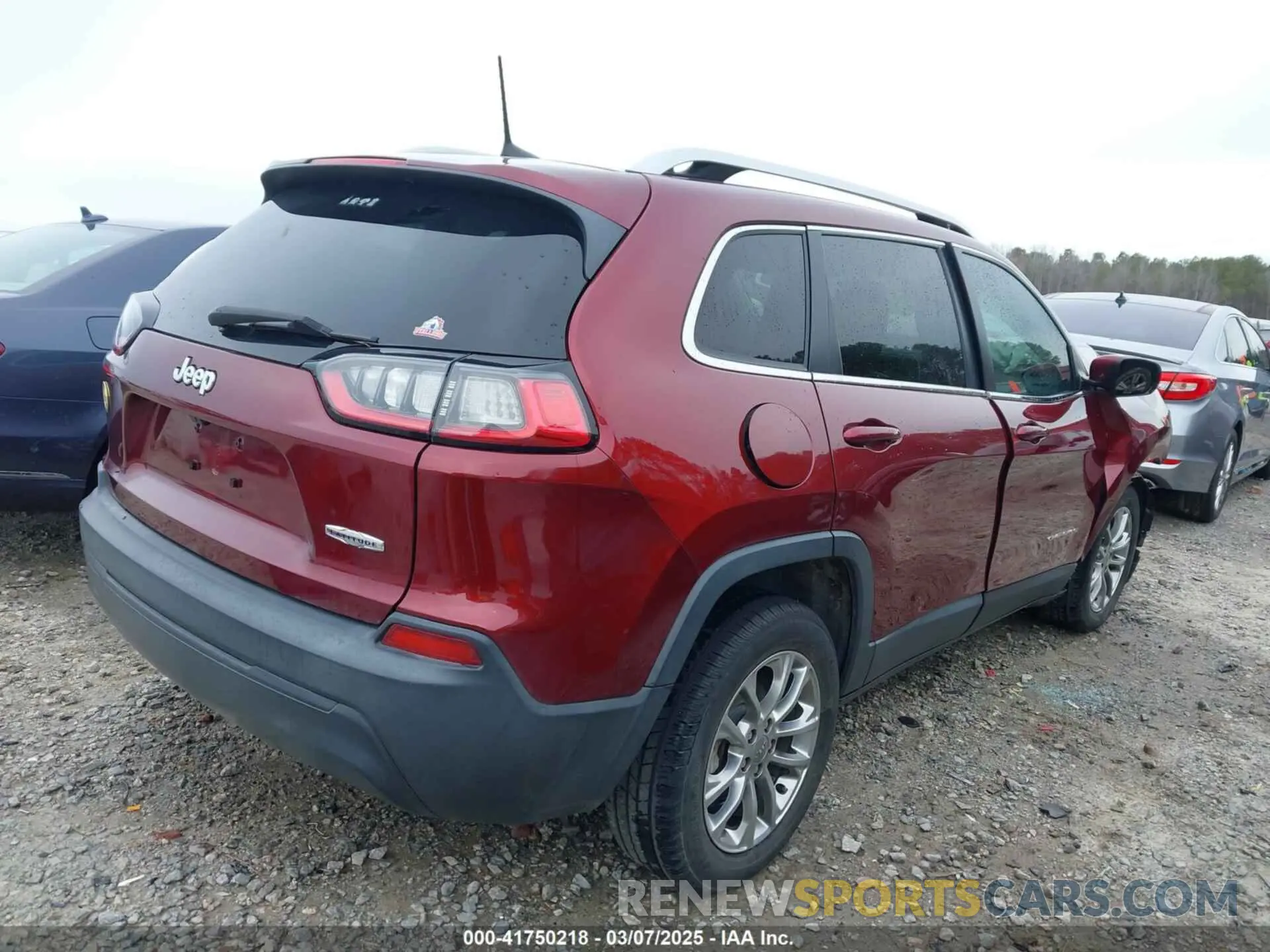 4 Photograph of a damaged car 1C4PJLLBXKD278488 JEEP CHEROKEE 2019