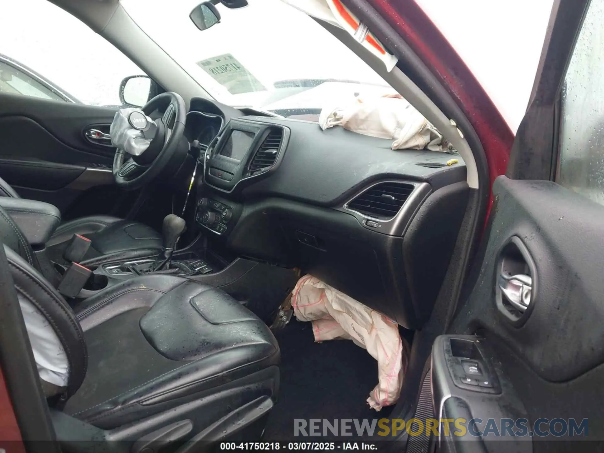 5 Photograph of a damaged car 1C4PJLLBXKD278488 JEEP CHEROKEE 2019