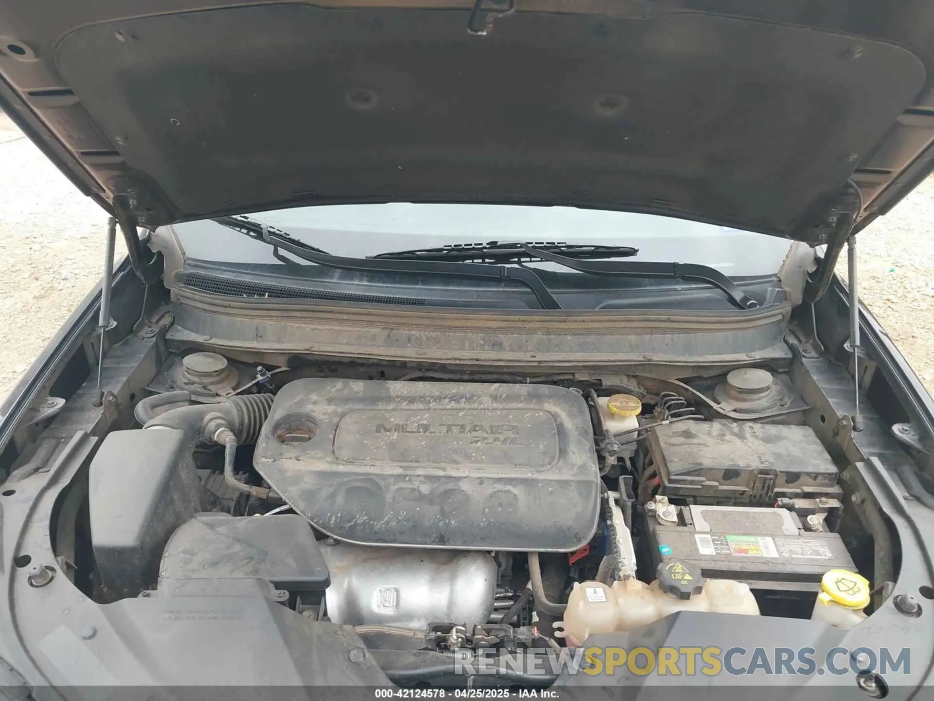 10 Photograph of a damaged car 1C4PJLLBXKD280354 JEEP CHEROKEE 2019