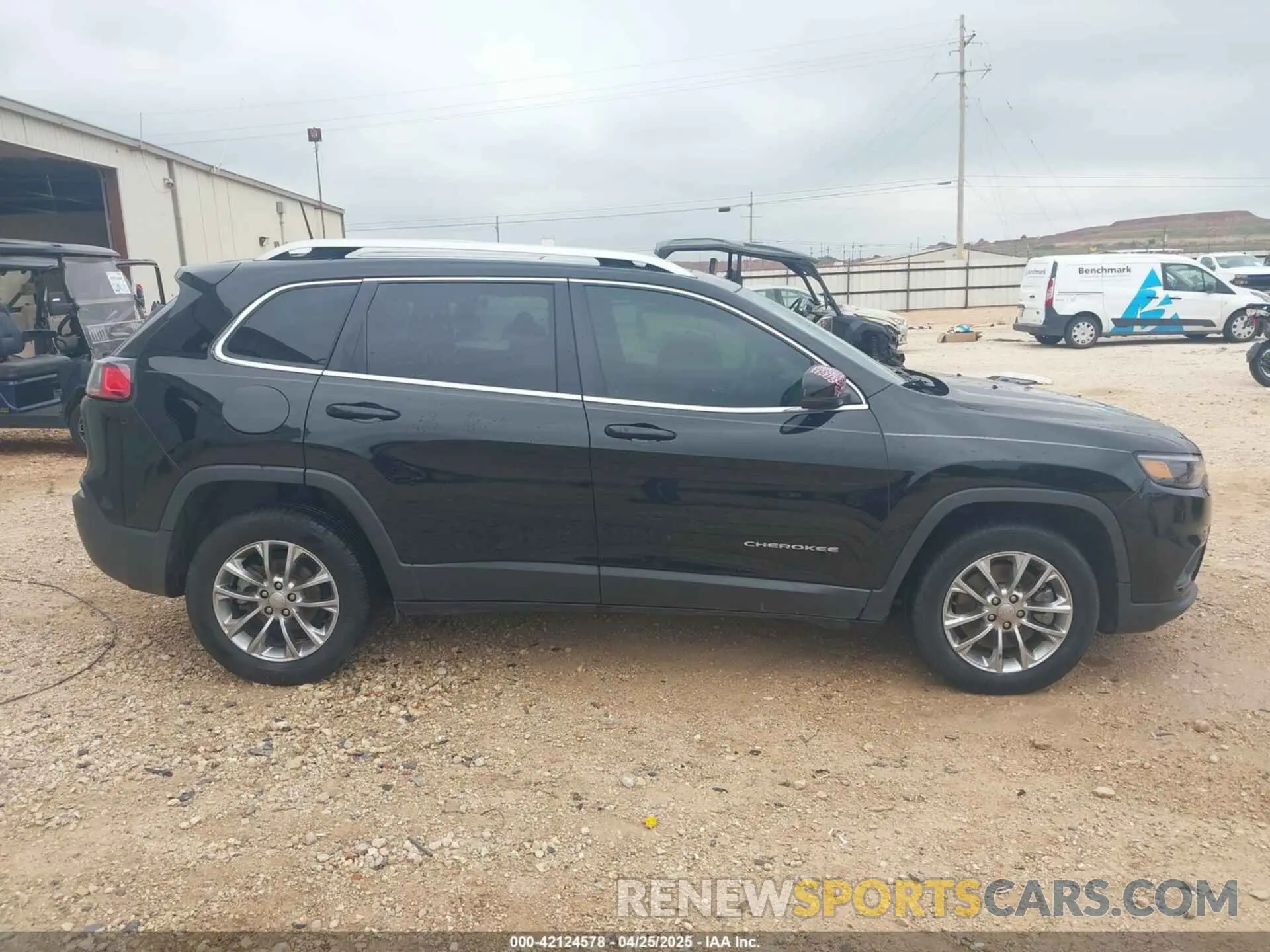 13 Photograph of a damaged car 1C4PJLLBXKD280354 JEEP CHEROKEE 2019