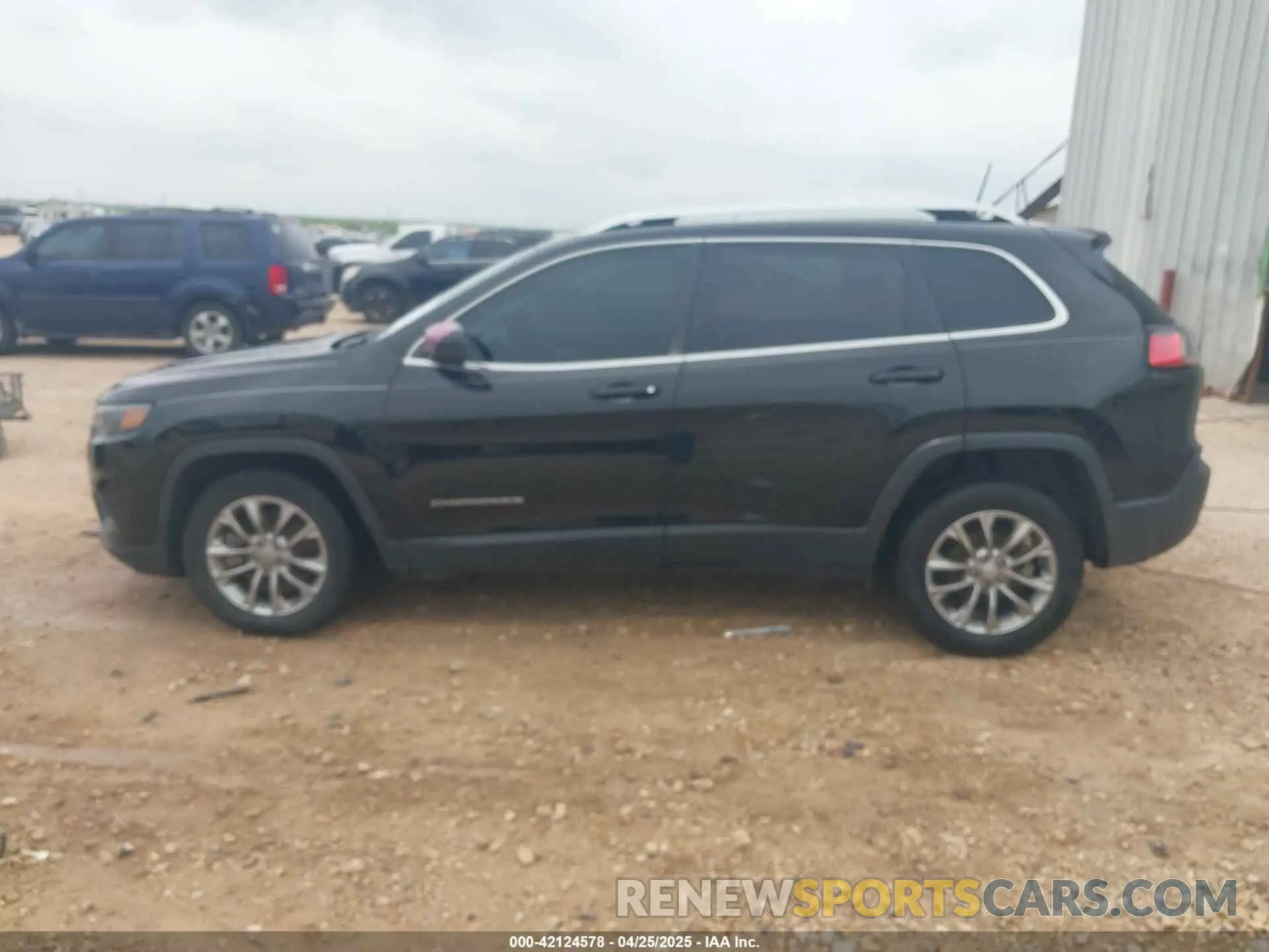 14 Photograph of a damaged car 1C4PJLLBXKD280354 JEEP CHEROKEE 2019