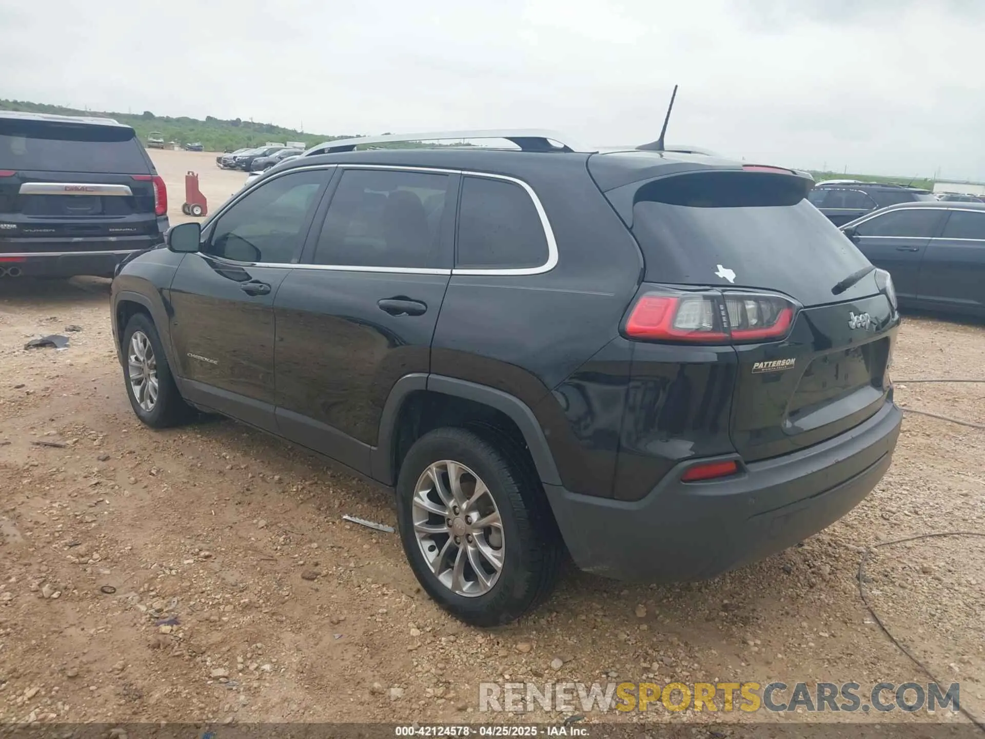 3 Photograph of a damaged car 1C4PJLLBXKD280354 JEEP CHEROKEE 2019