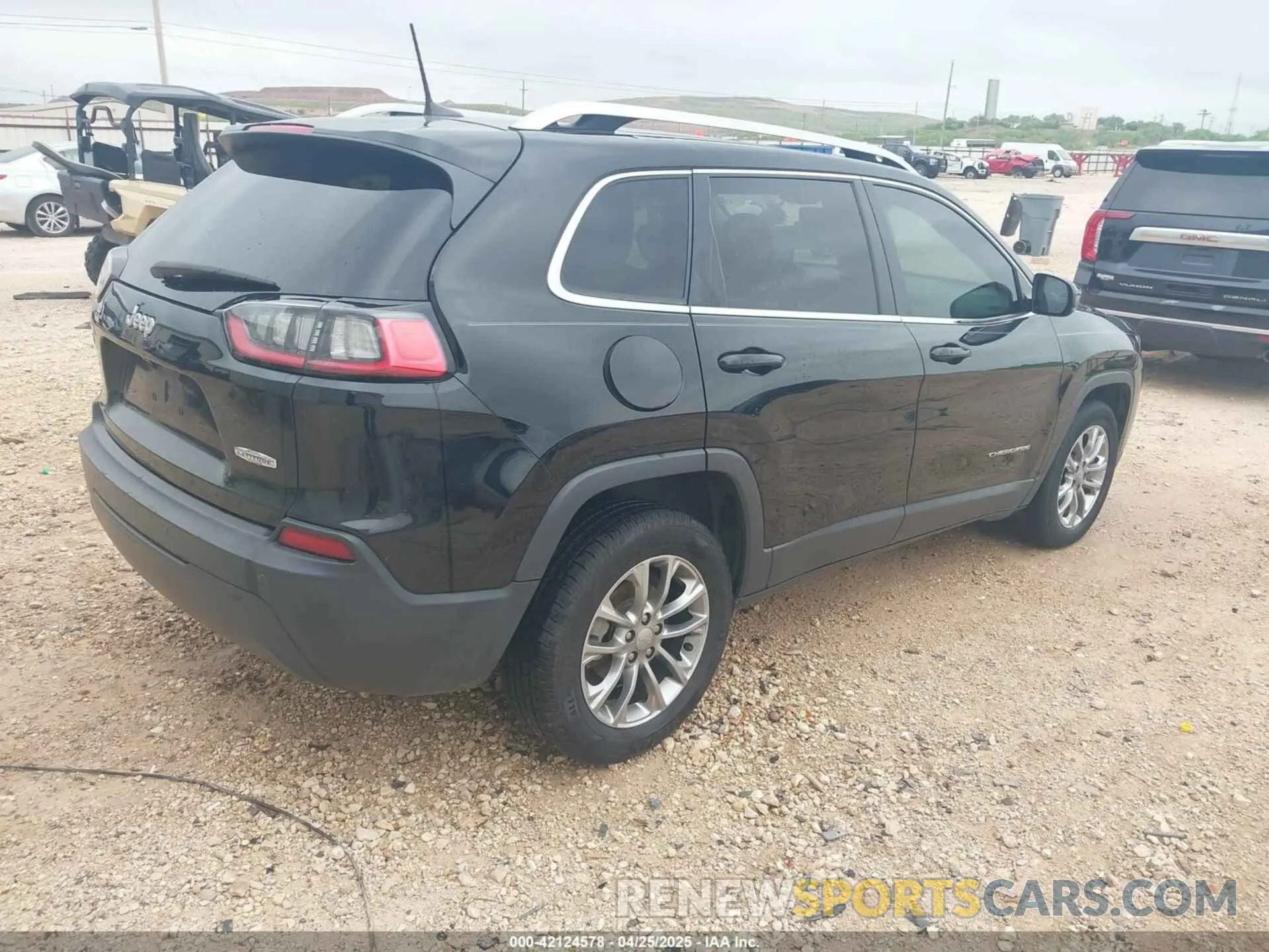 4 Photograph of a damaged car 1C4PJLLBXKD280354 JEEP CHEROKEE 2019