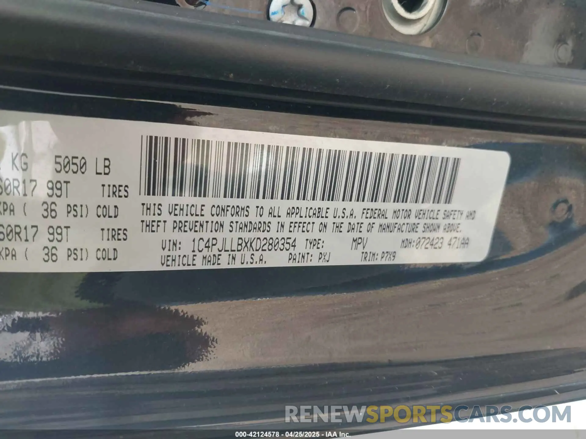9 Photograph of a damaged car 1C4PJLLBXKD280354 JEEP CHEROKEE 2019