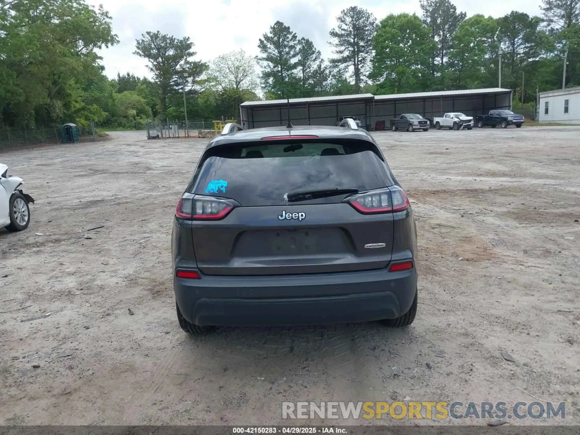 16 Photograph of a damaged car 1C4PJLLBXKD305219 JEEP CHEROKEE 2019