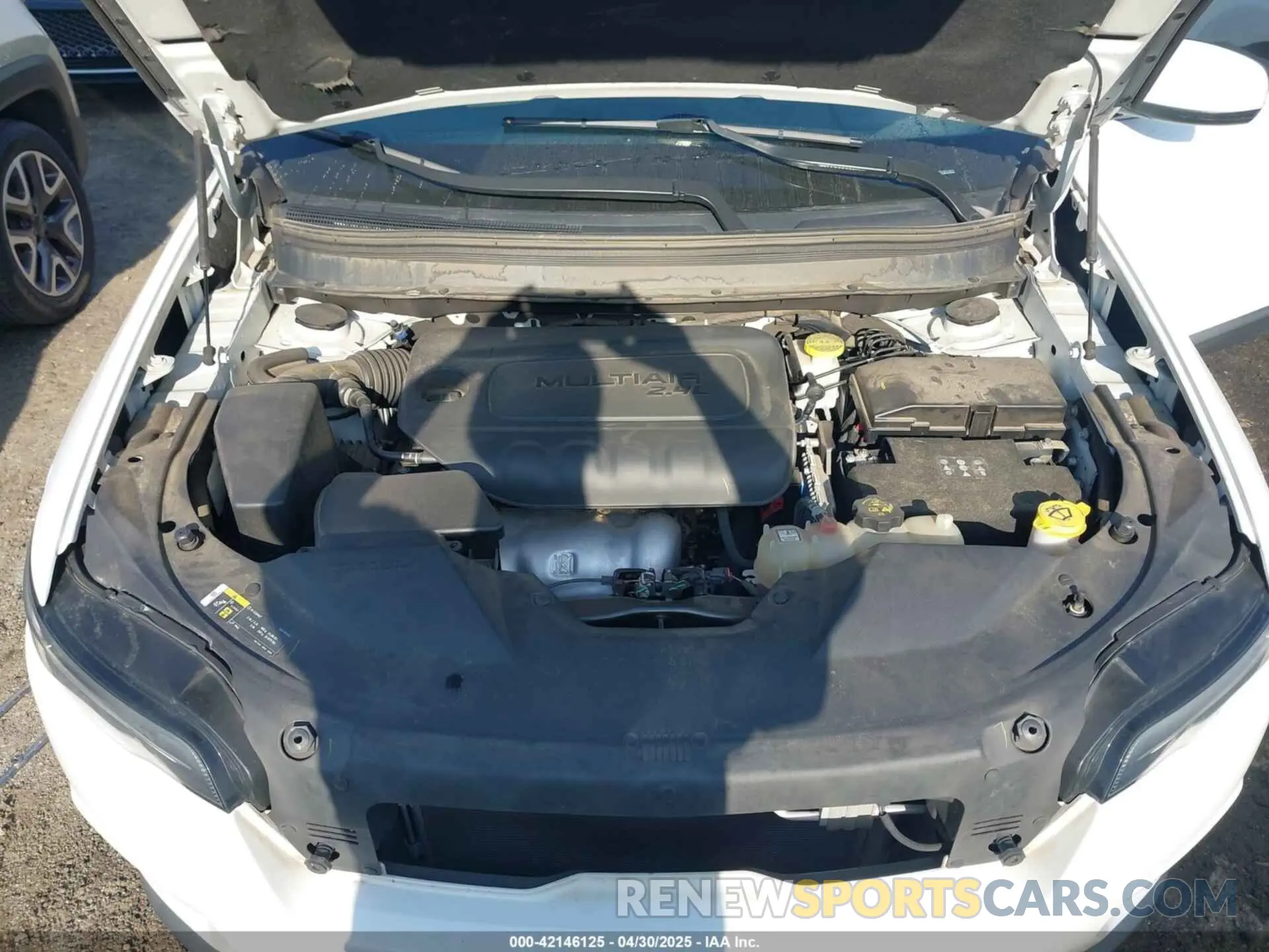 10 Photograph of a damaged car 1C4PJLLBXKD308346 JEEP CHEROKEE 2019