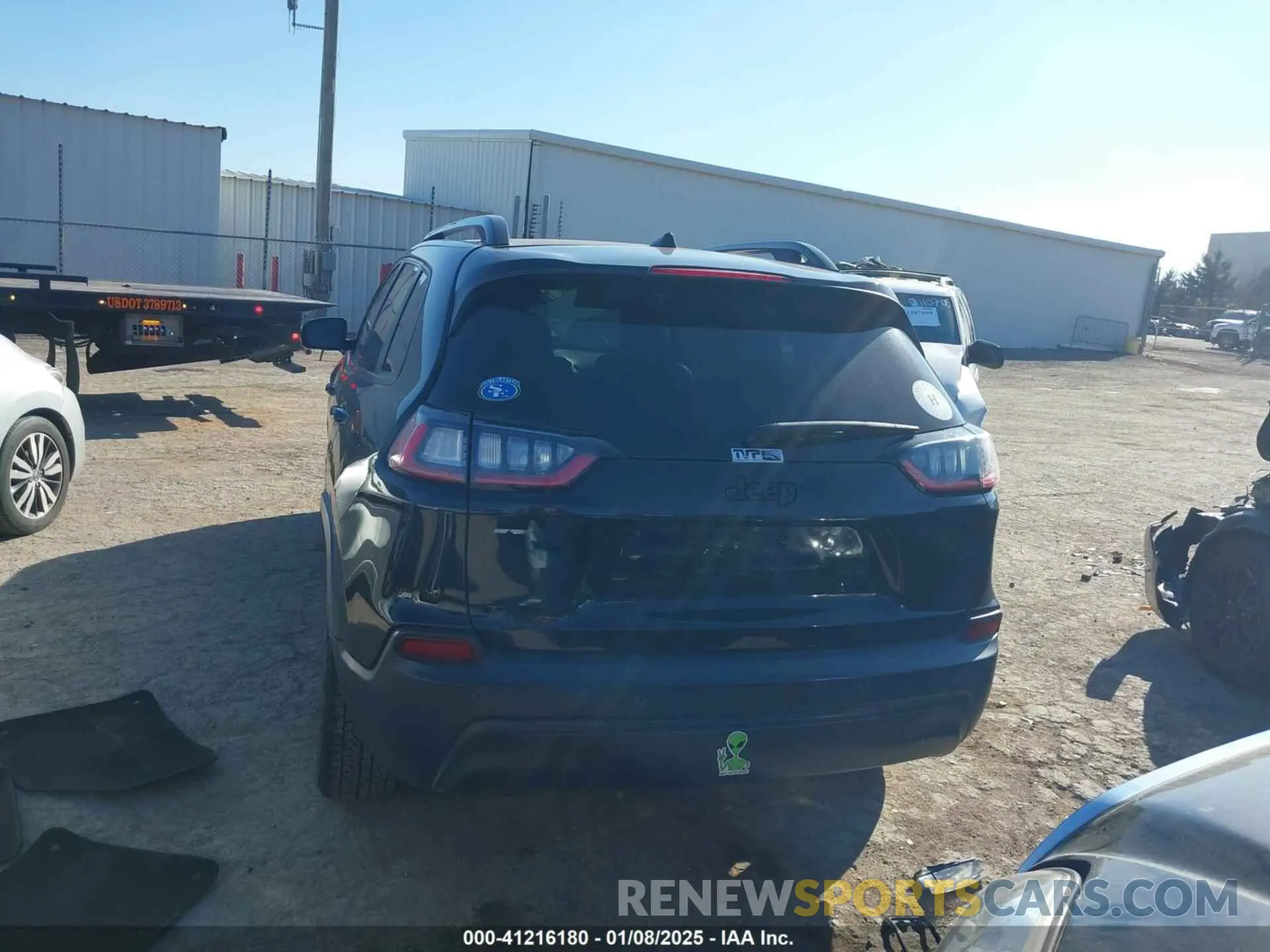 16 Photograph of a damaged car 1C4PJLLBXKD339287 JEEP CHEROKEE 2019