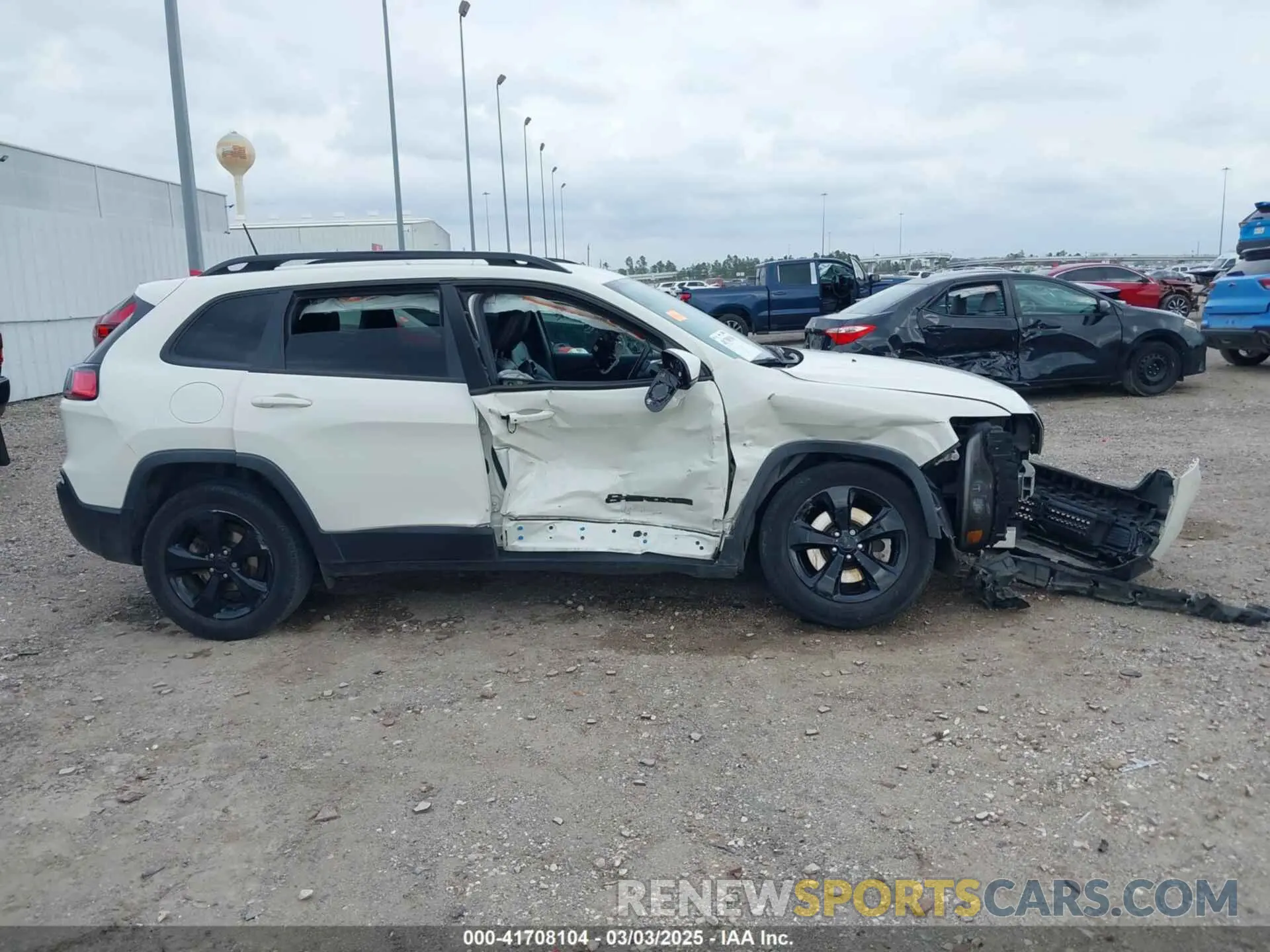12 Photograph of a damaged car 1C4PJLLBXKD405322 JEEP CHEROKEE 2019