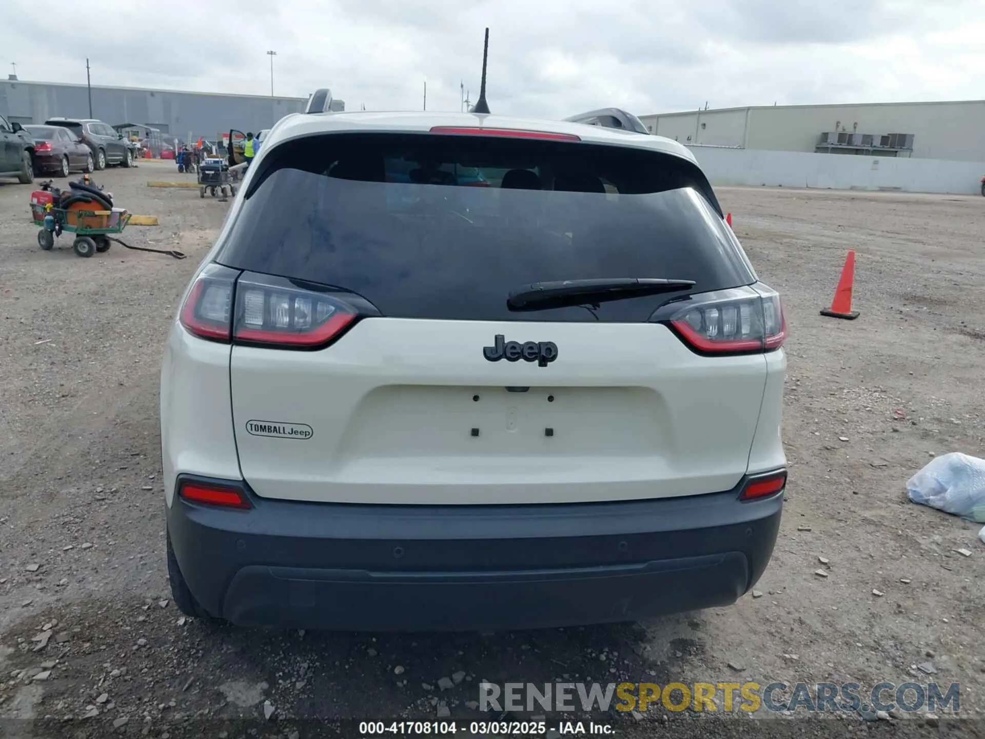 15 Photograph of a damaged car 1C4PJLLBXKD405322 JEEP CHEROKEE 2019
