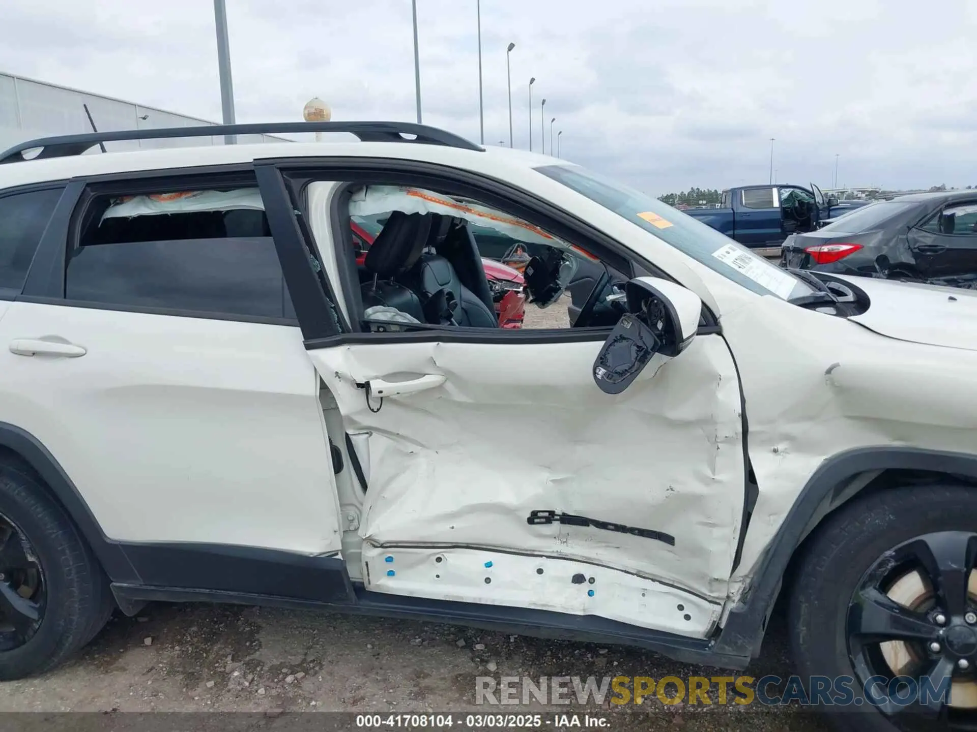 6 Photograph of a damaged car 1C4PJLLBXKD405322 JEEP CHEROKEE 2019
