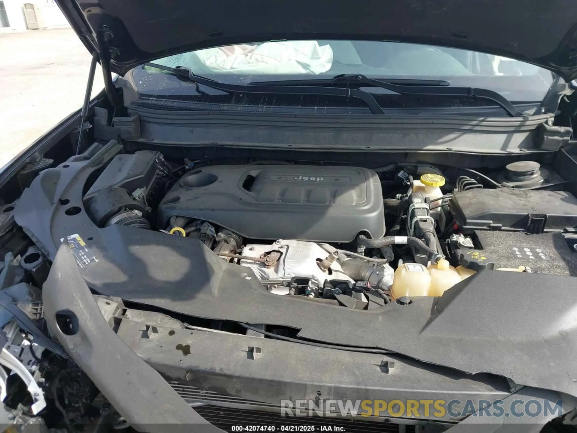 10 Photograph of a damaged car 1C4PJLLN6KD172128 JEEP CHEROKEE 2019