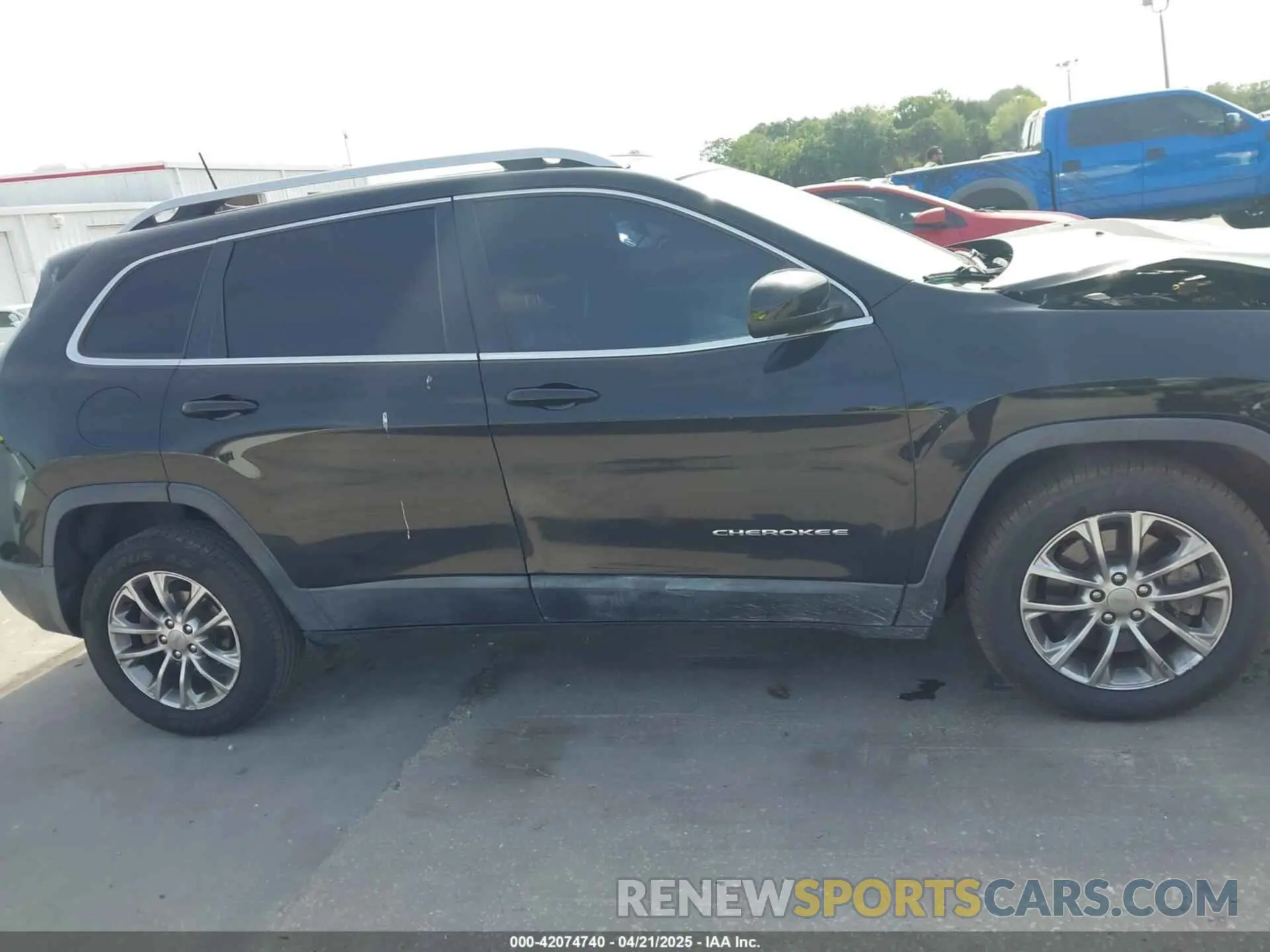 13 Photograph of a damaged car 1C4PJLLN6KD172128 JEEP CHEROKEE 2019